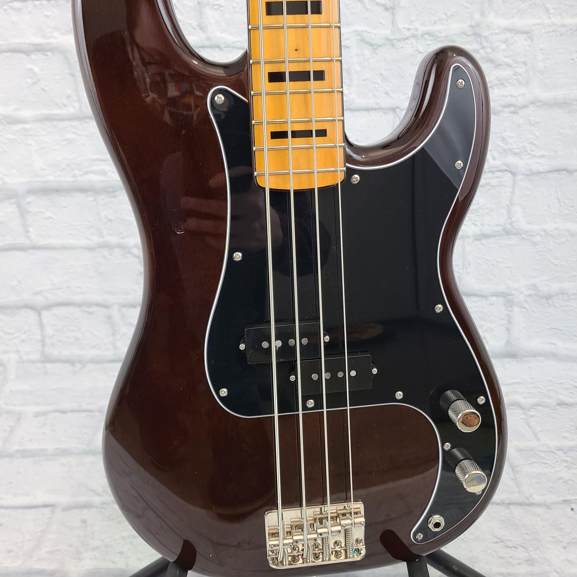 Squier Classic Vibe '70s Precision Bass - Walnut