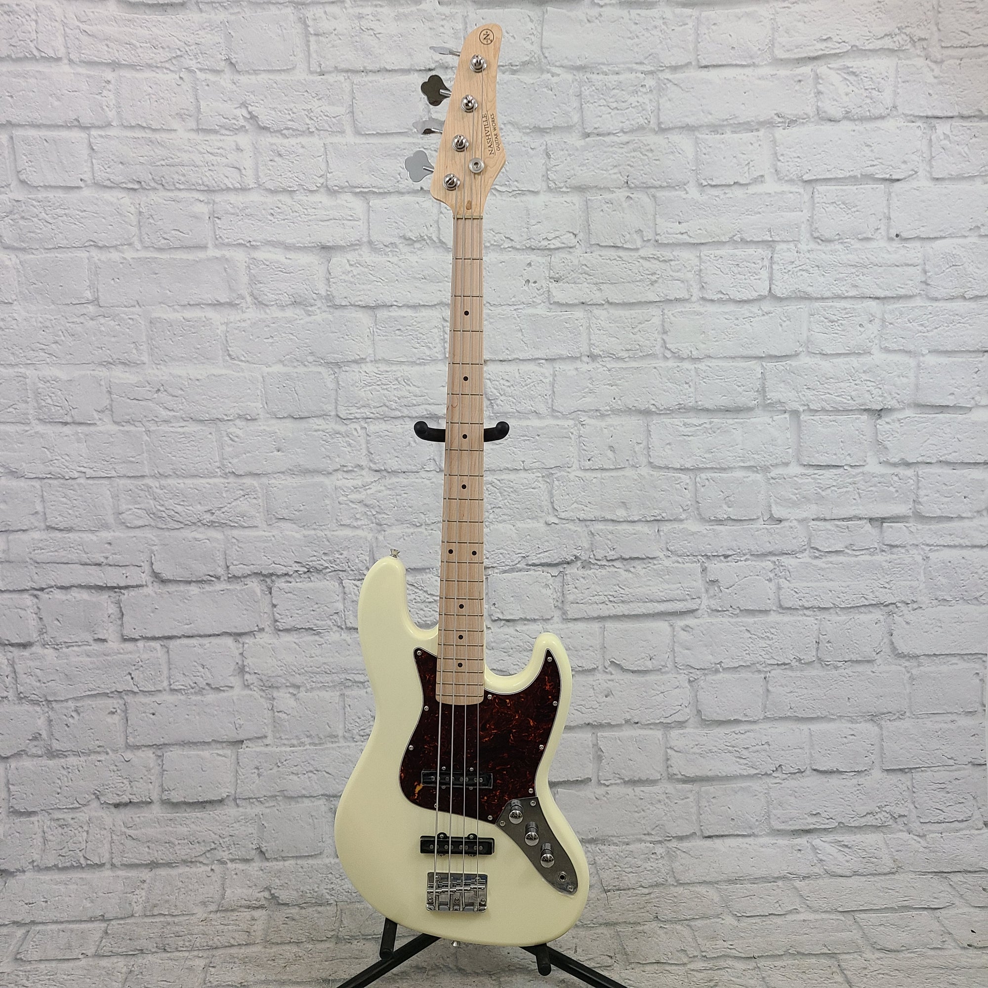 Nashville Guitar Works 225 Electric J Bass - Ivory