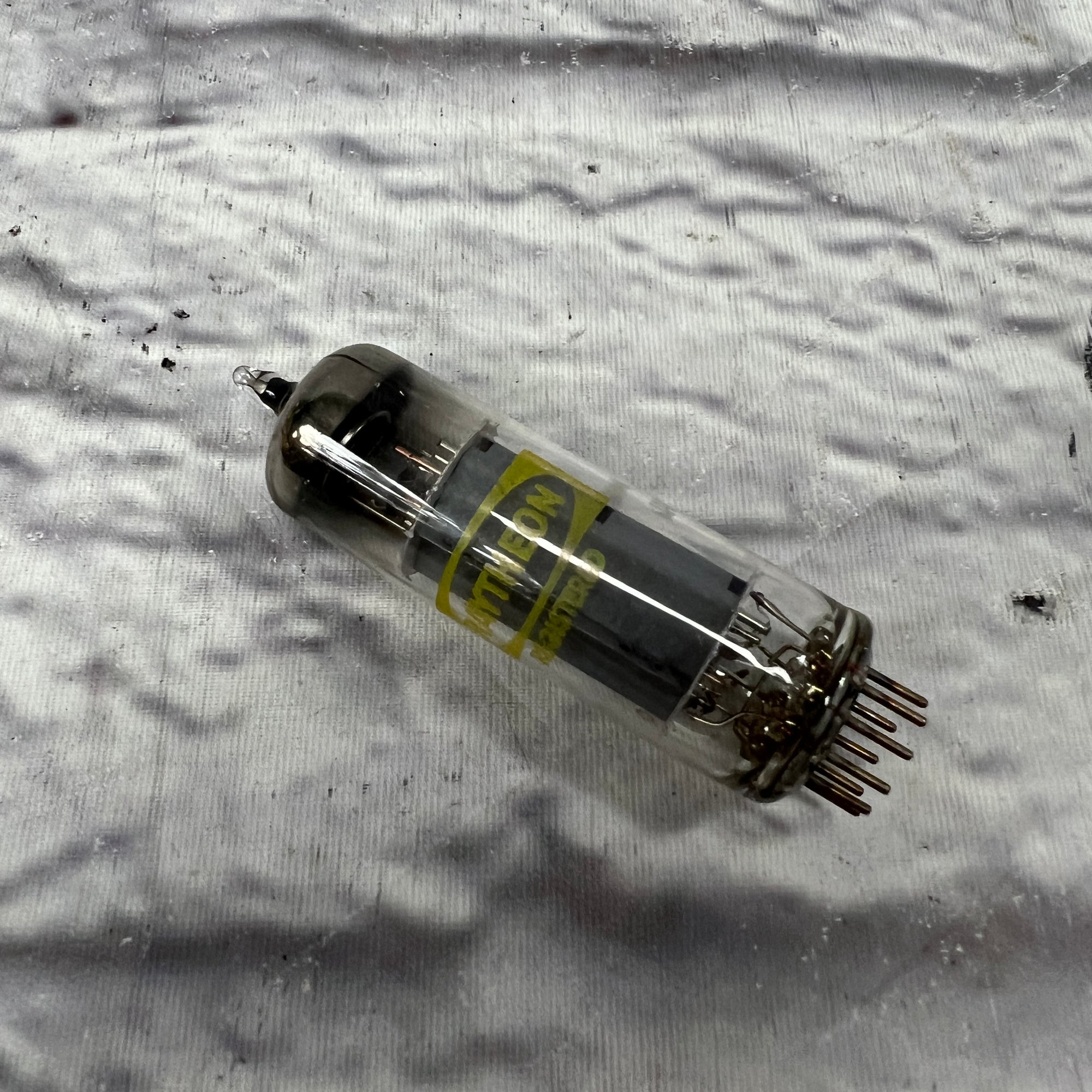 Raytheon 6BQ5 Amplifier Tube