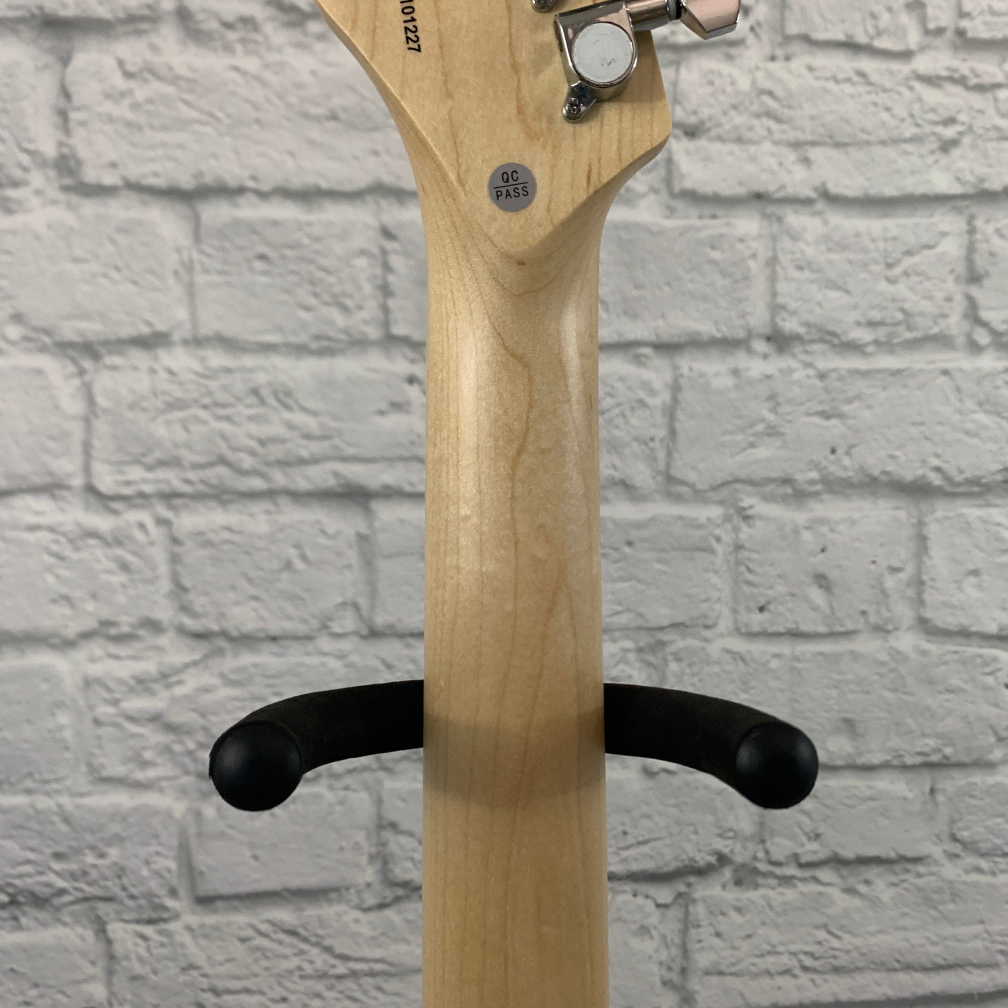 Nashville Guitar Works 125 Single Cutaway - Ivory, Maple Fretboard