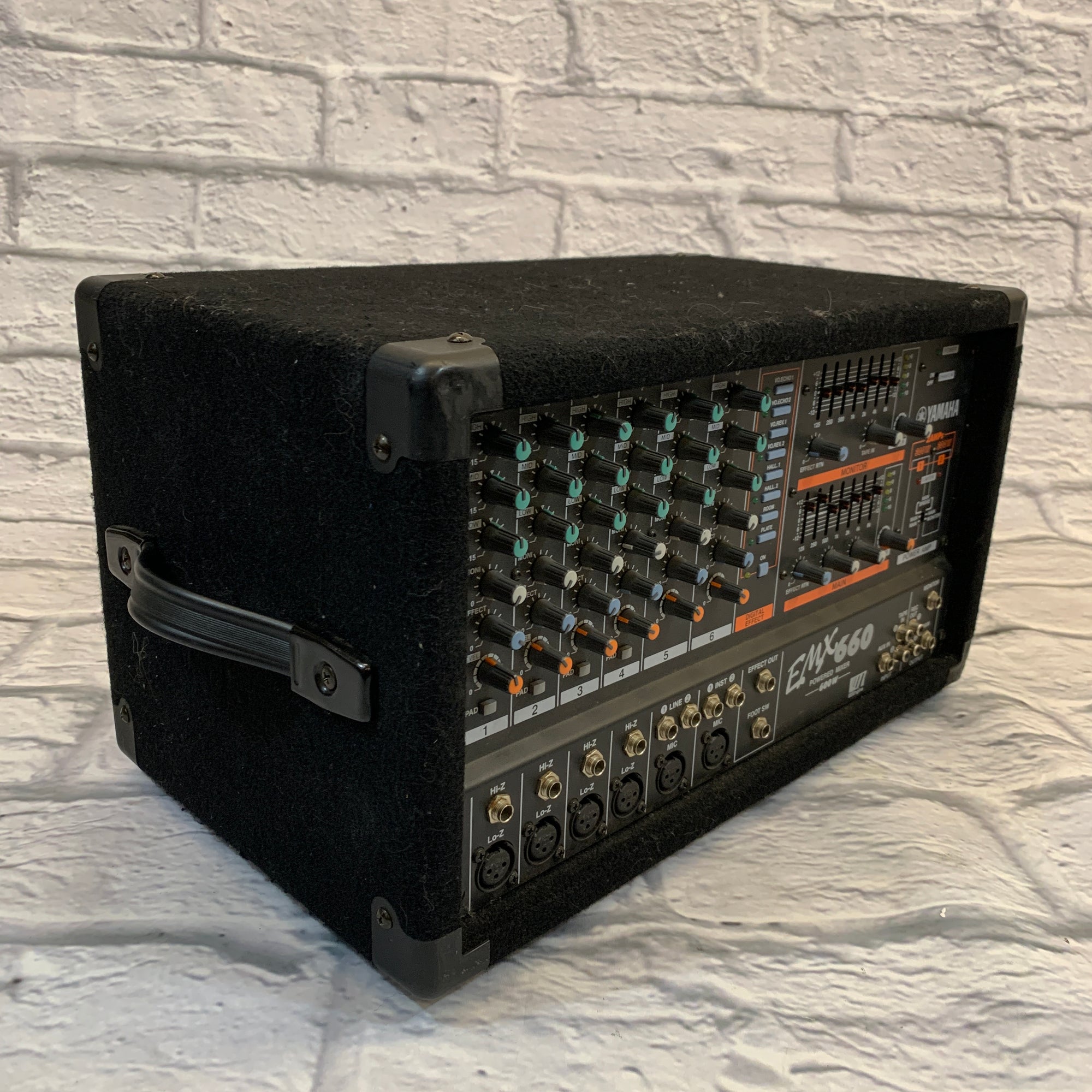 Yamaha EMX660 Powered Mixer