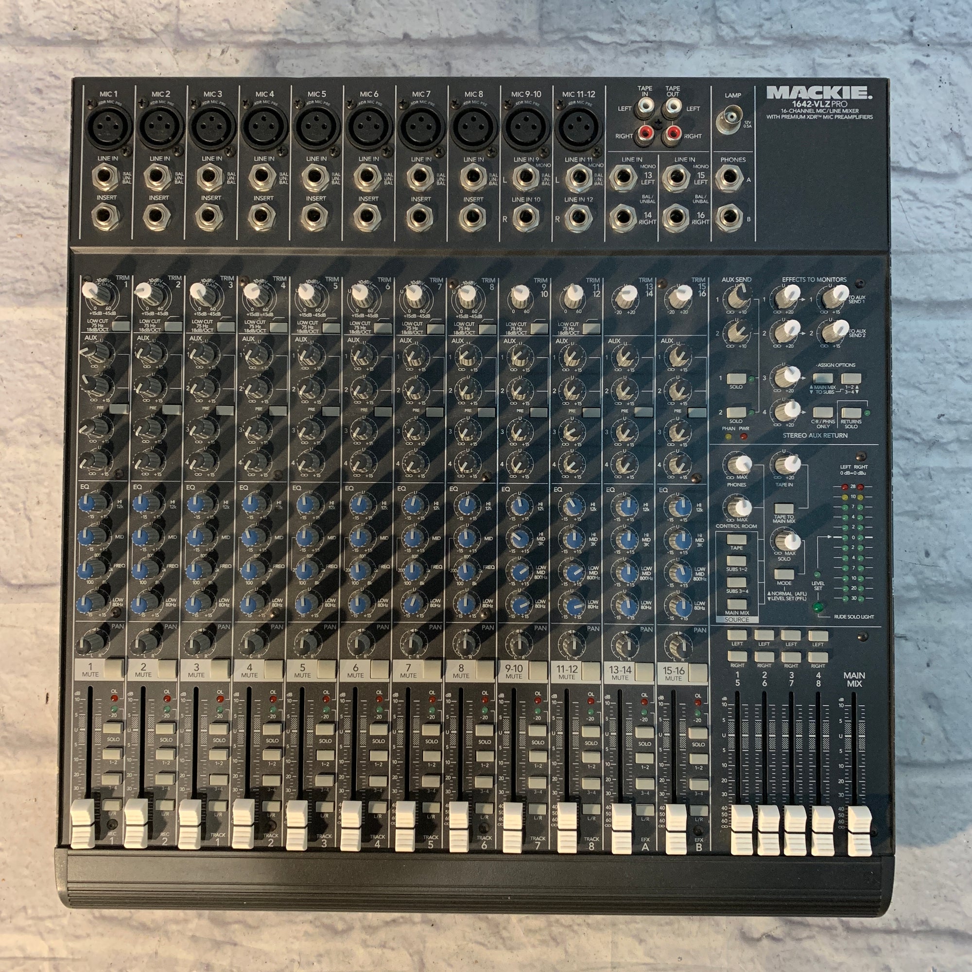 Mackie 1642-VLZ Pro 16-Channel Mic / Line Mixer - Evolution Music