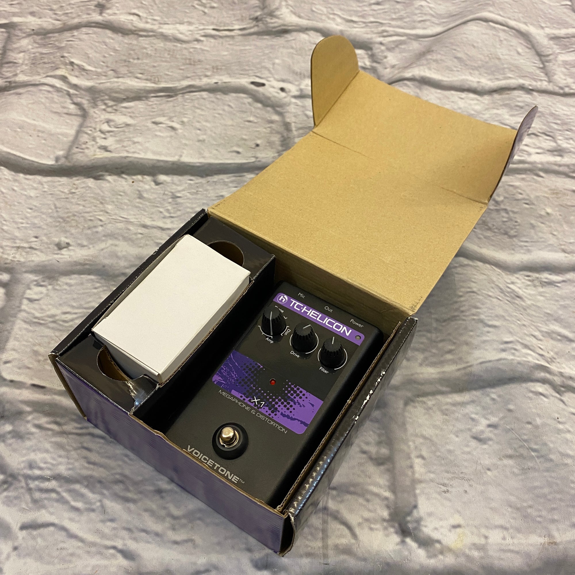 TC Helicon Voicetone X1 Megaphone and Distortion Vocal Effect