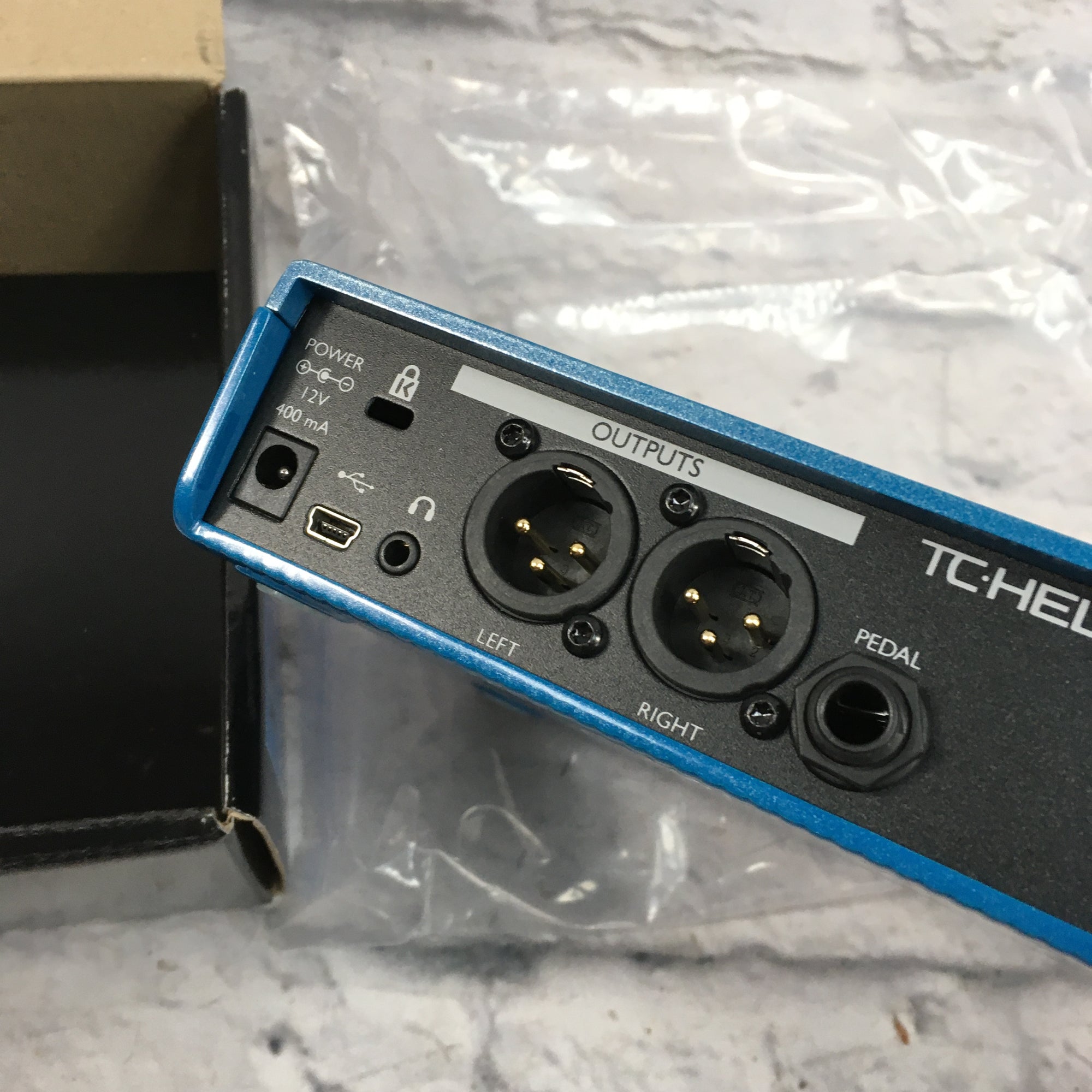 tc helicon pedal TC Helicon Voicelive Play Vocal Pedal