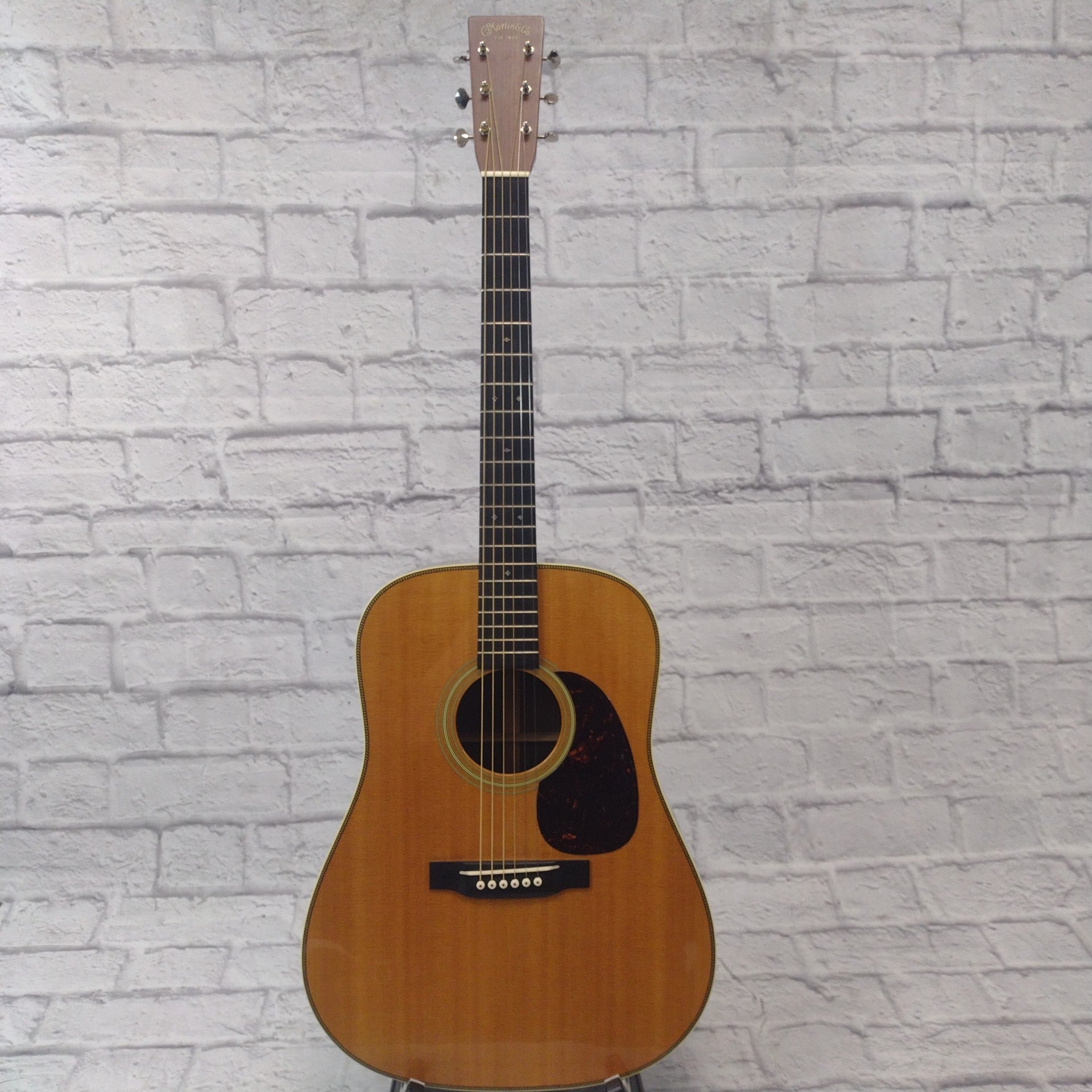 Martin Vintage Series HD28V with Case