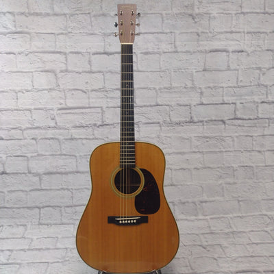 Martin Vintage Series HD28V with Case