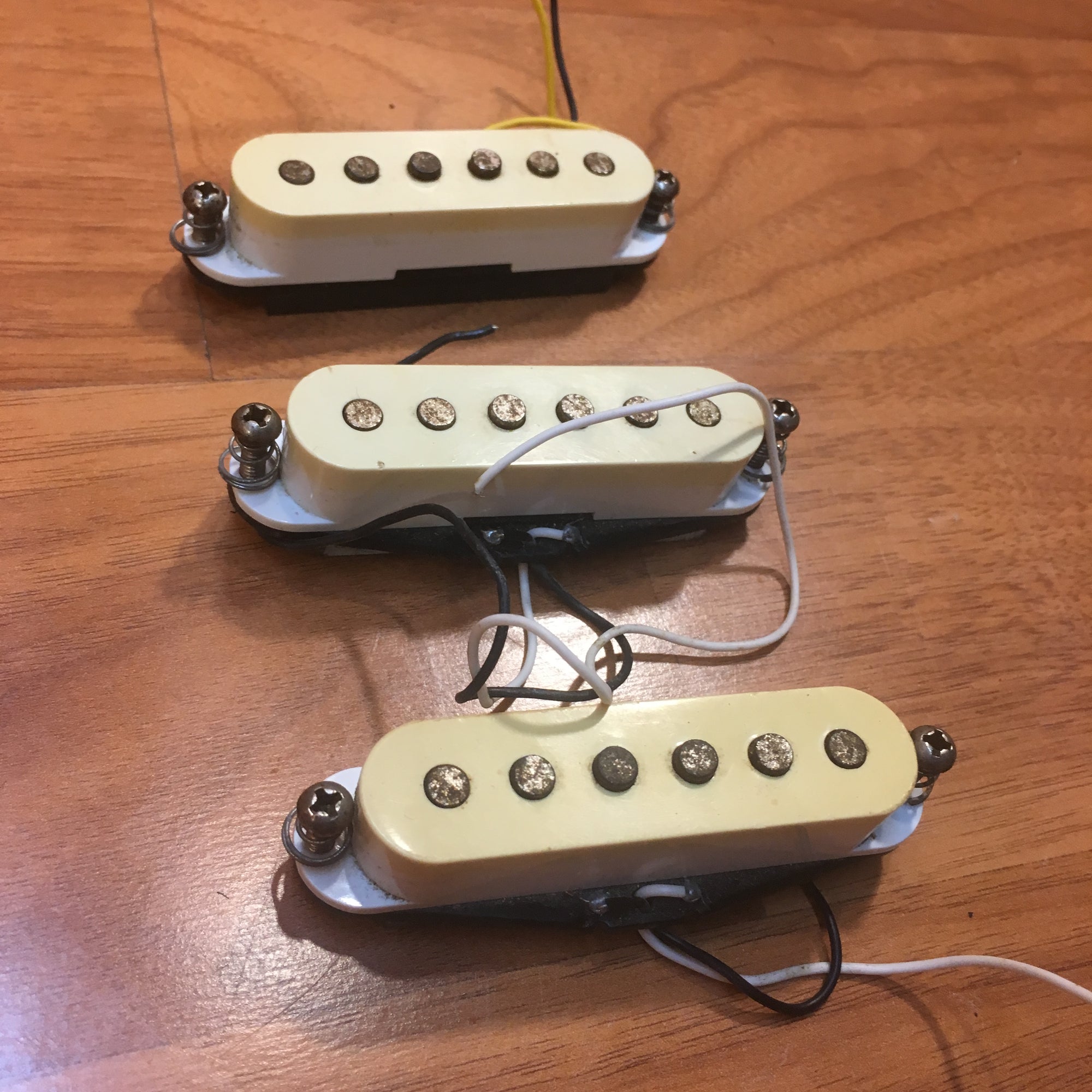 Unknown Strat Single Coil Pickup Set Cream