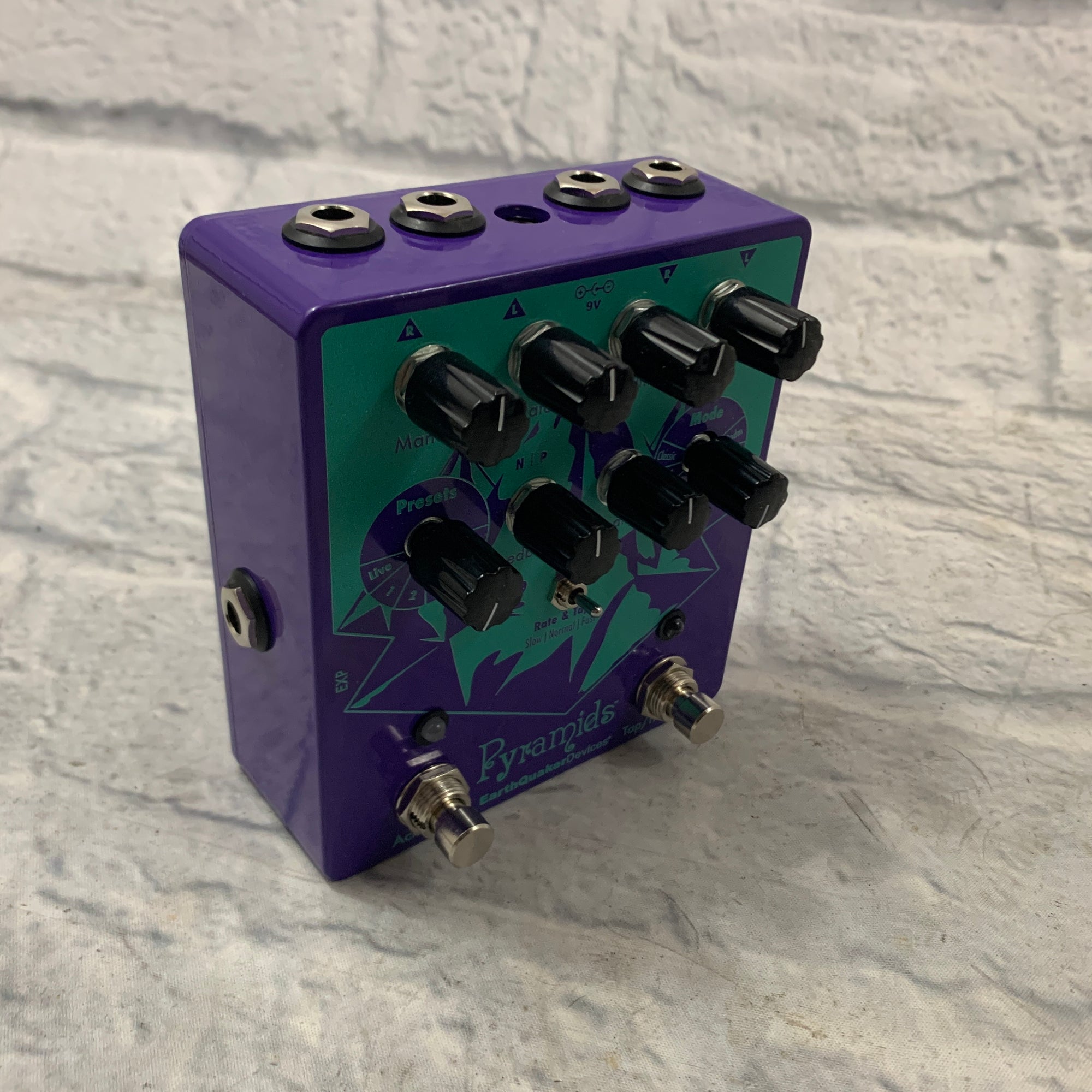 EarthQuaker Devices Pyramids Stereo Flanger Pedal