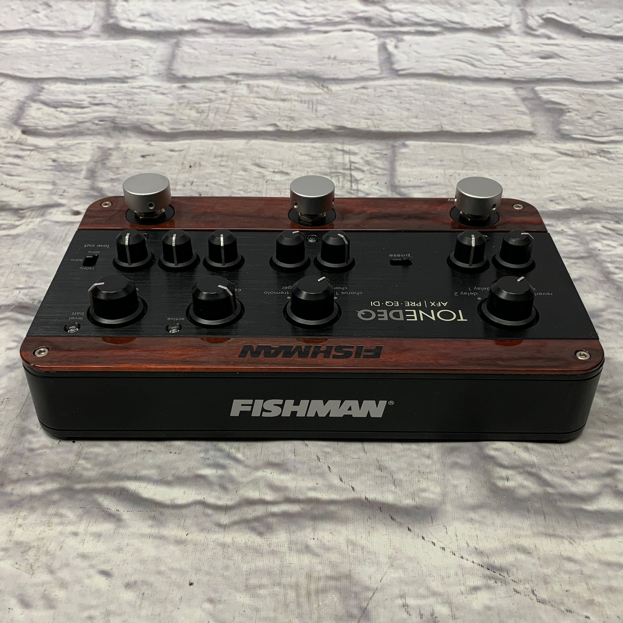 fishman effects pedals Fishman ToneDeq AFX Preamp EQ and DI with Dual Effects Effects Pedals