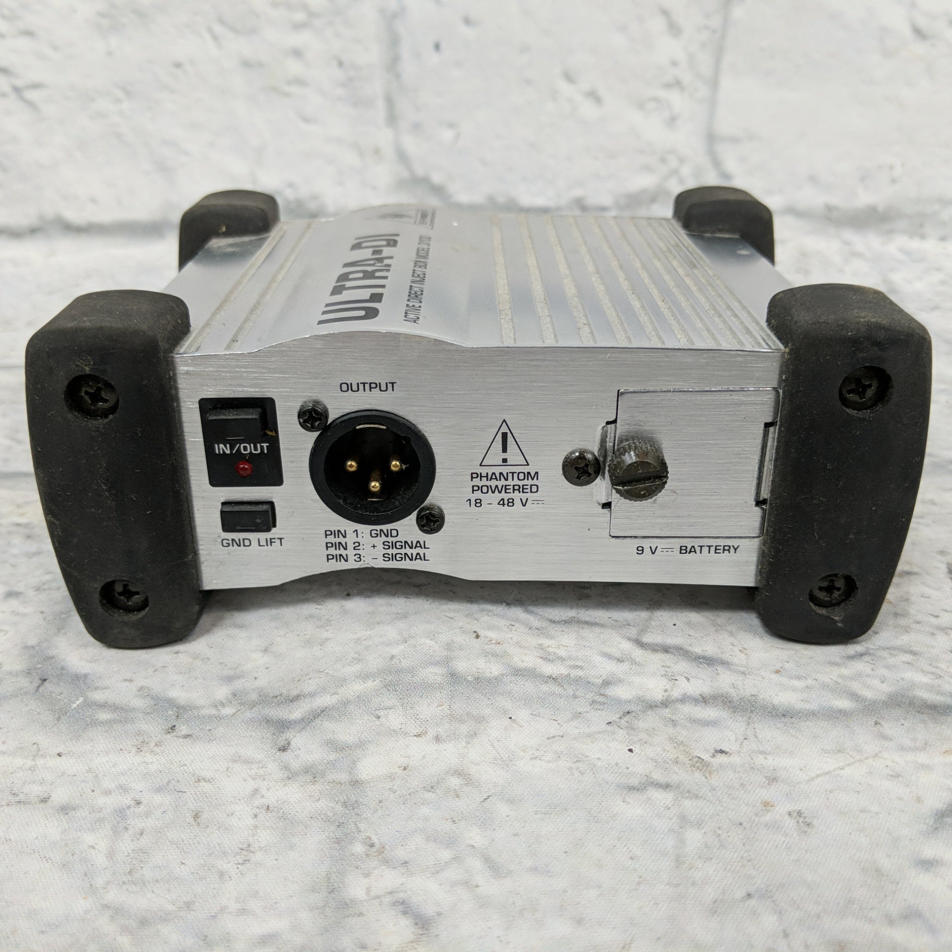 behringer ULTRA-DI DIボックスほぼ新品、箱と説明書付 Behringer Ultra-DI DI400P 1-channel Passive Instrument