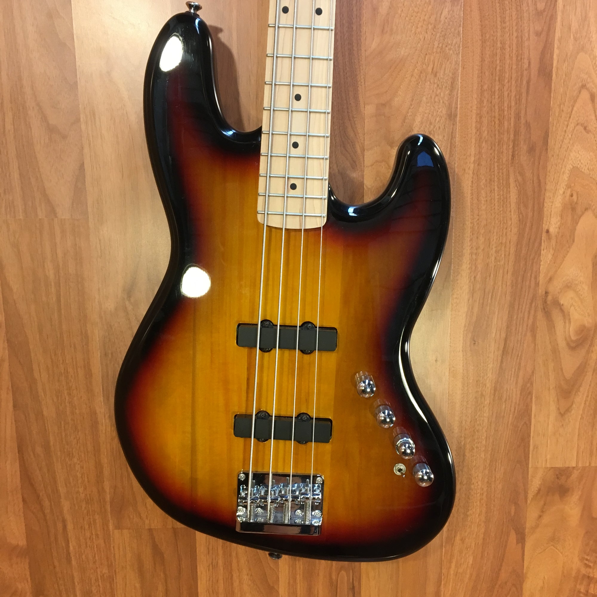 ベース squier Deluxe Jazz Bass Active Fender DISC Squier by Fender Deluxe Jazz Bass IV Active, Black at Gear4music