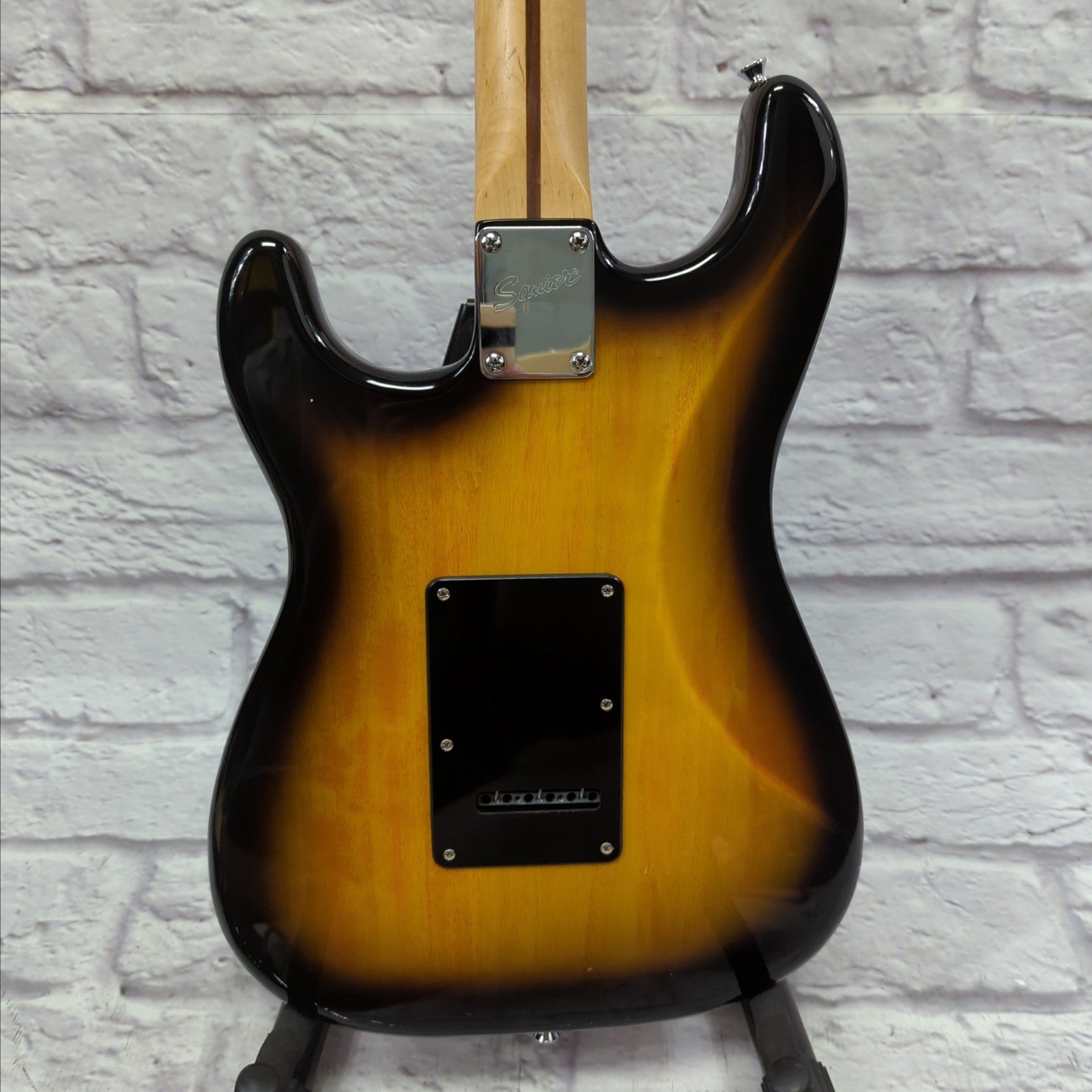 Squier Affinity Series Stratocaster Electric Guitar with Squier Affinity Series Stratocaster Electric Guitar with