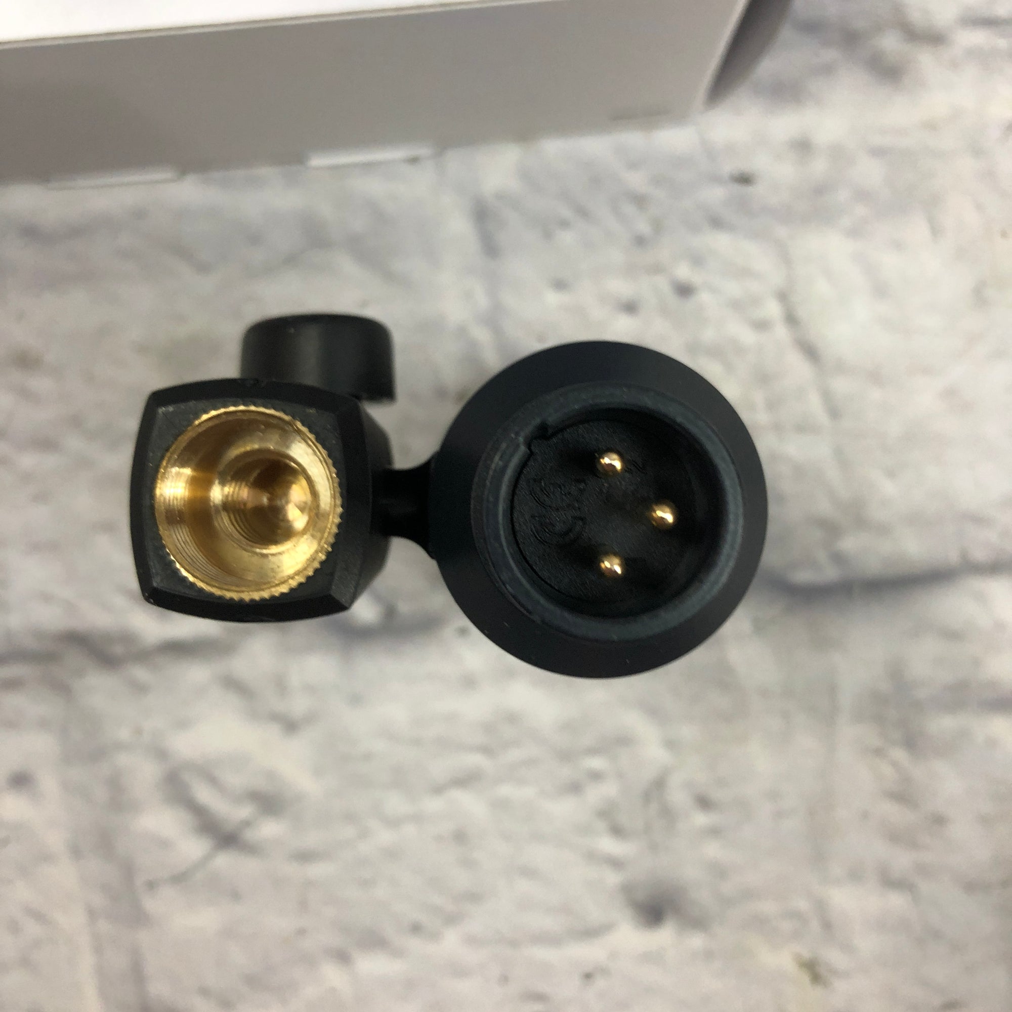 AKG D40 Dynamic Instrument Microphone