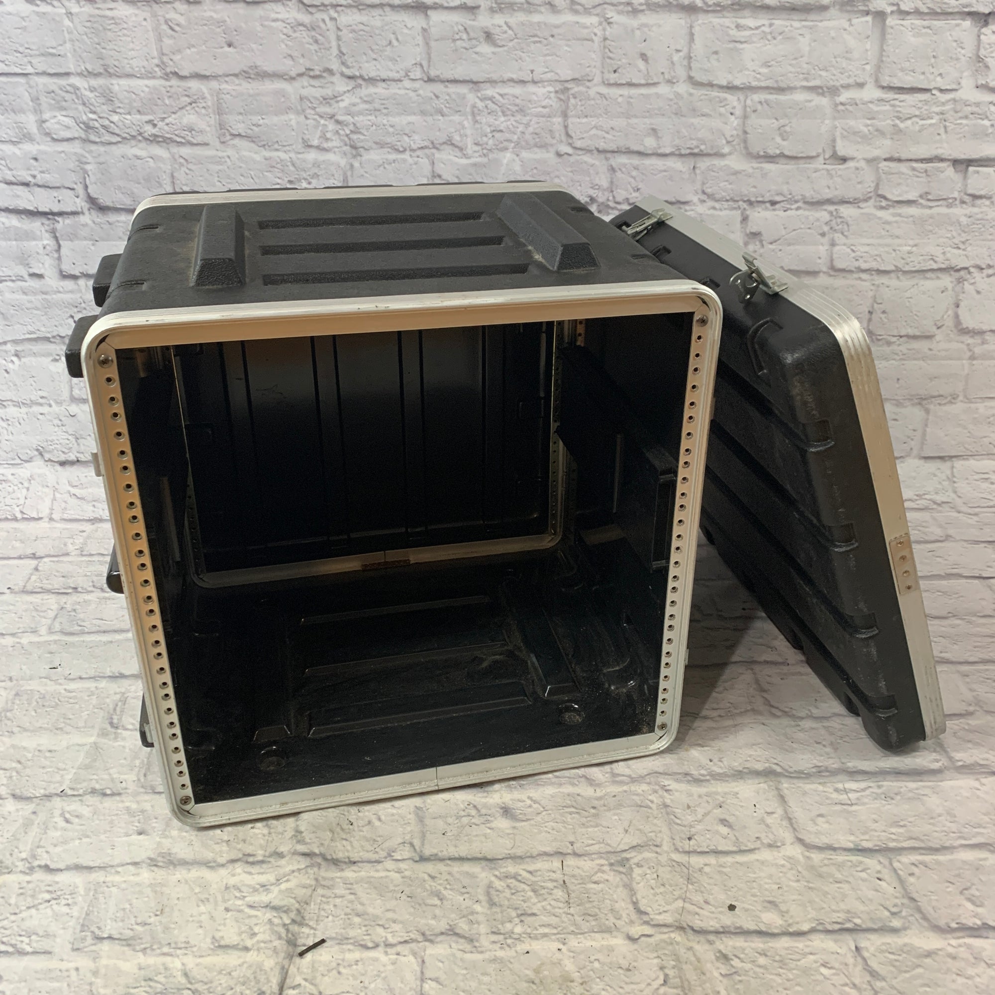 Global Source 10U Molded Rack Carrying Case