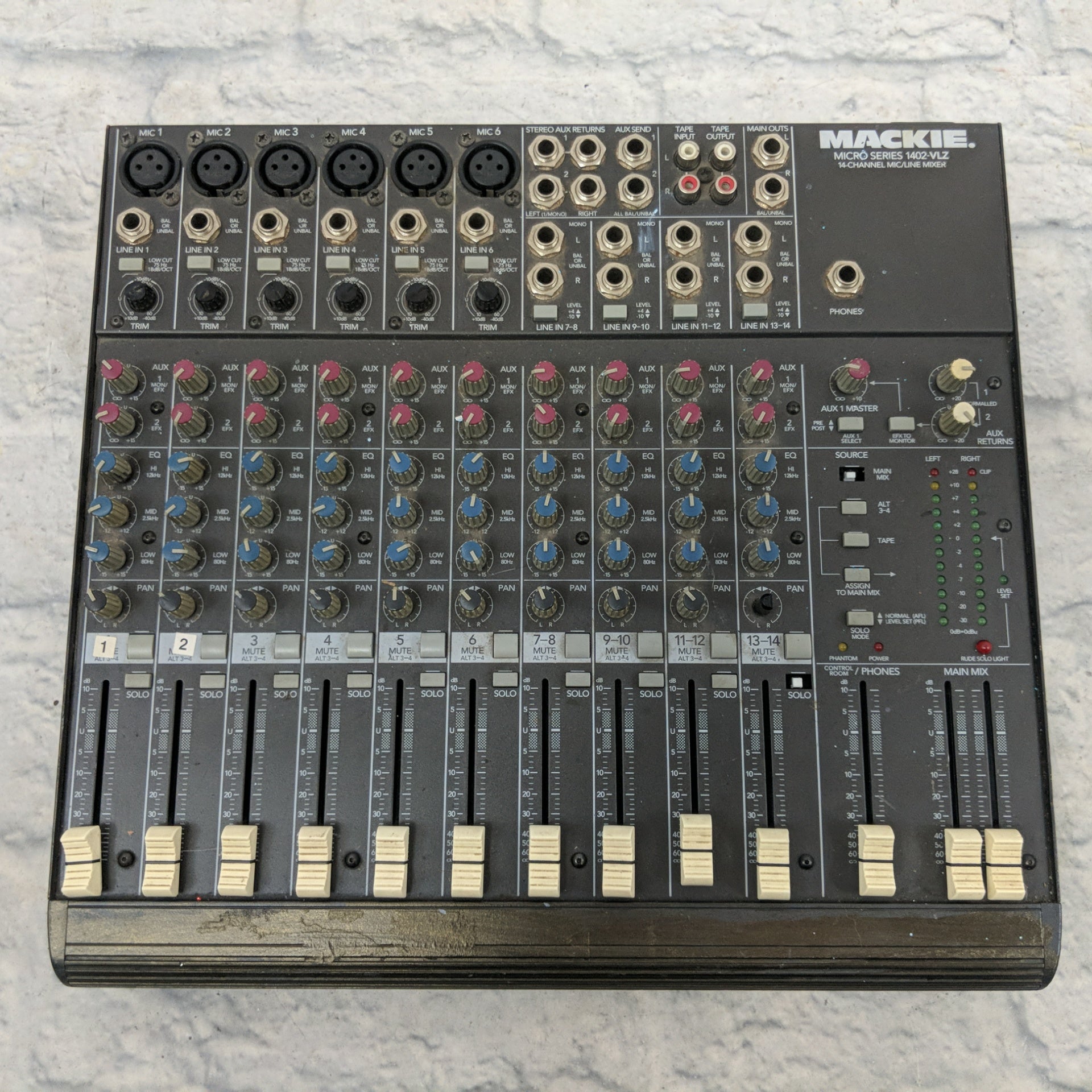 MACKIE MICRO SERIES 1202-VLZ 12 CHANNEL MIC/LINE MIXER *Read