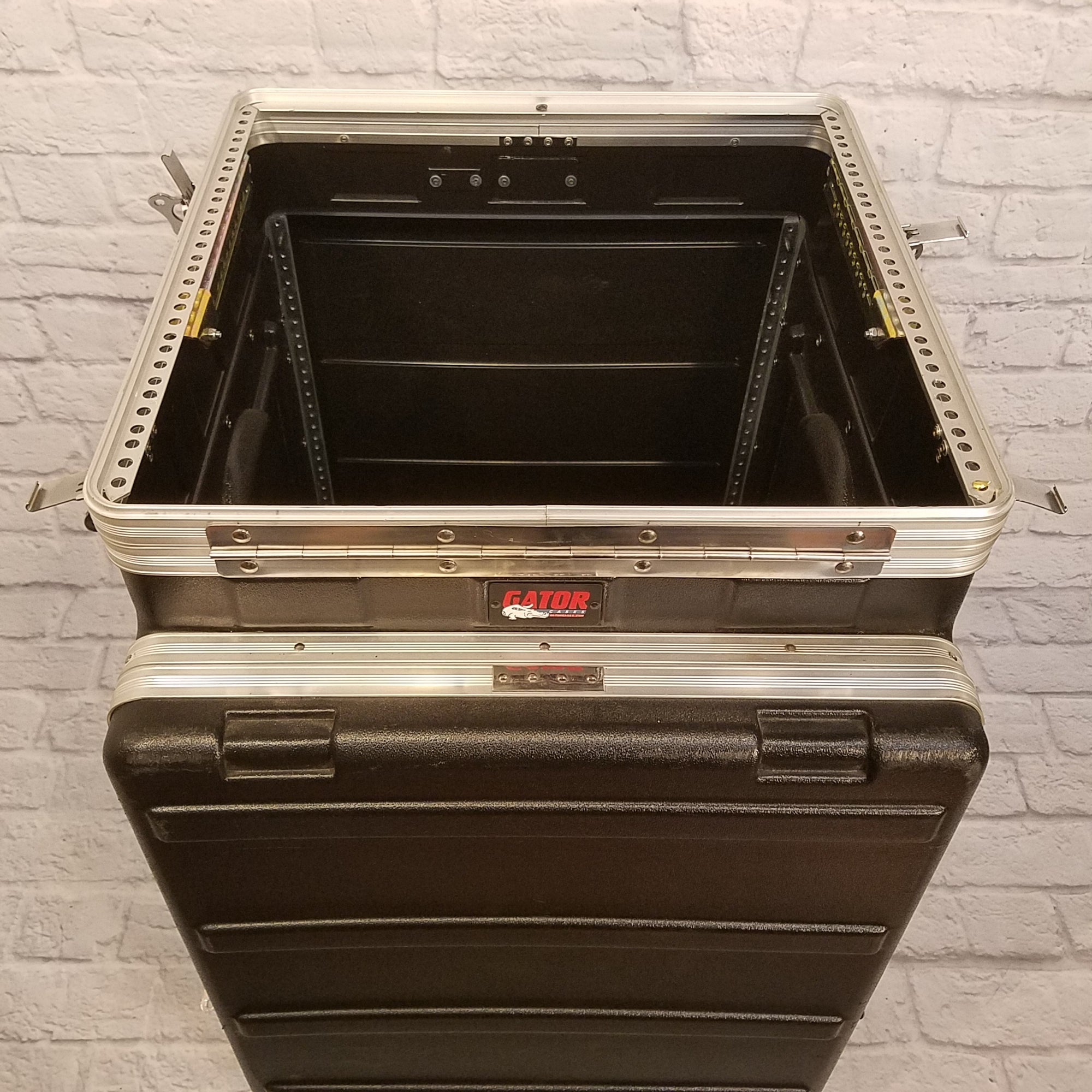 Gator ATA Molded PE Pop-Up Console Rack 10U Top 12U Bottom w/Power and Casters