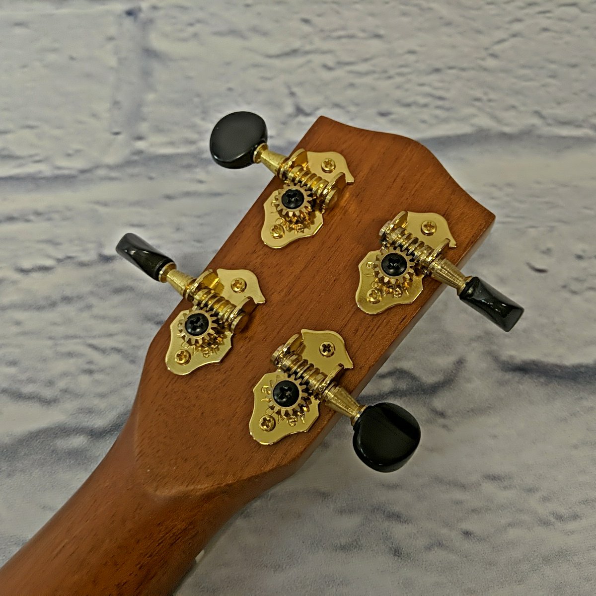 Pono MCD Mahogany Gloss Finish Concert Ukulele