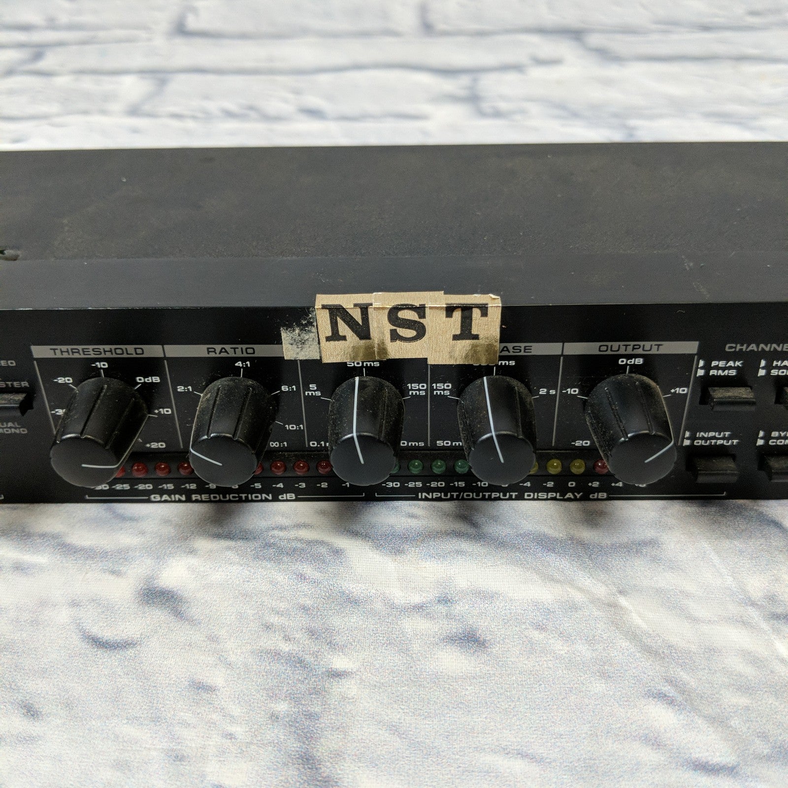 Alesis 3630 Dual-Channel Compressor / Limiter with Gate