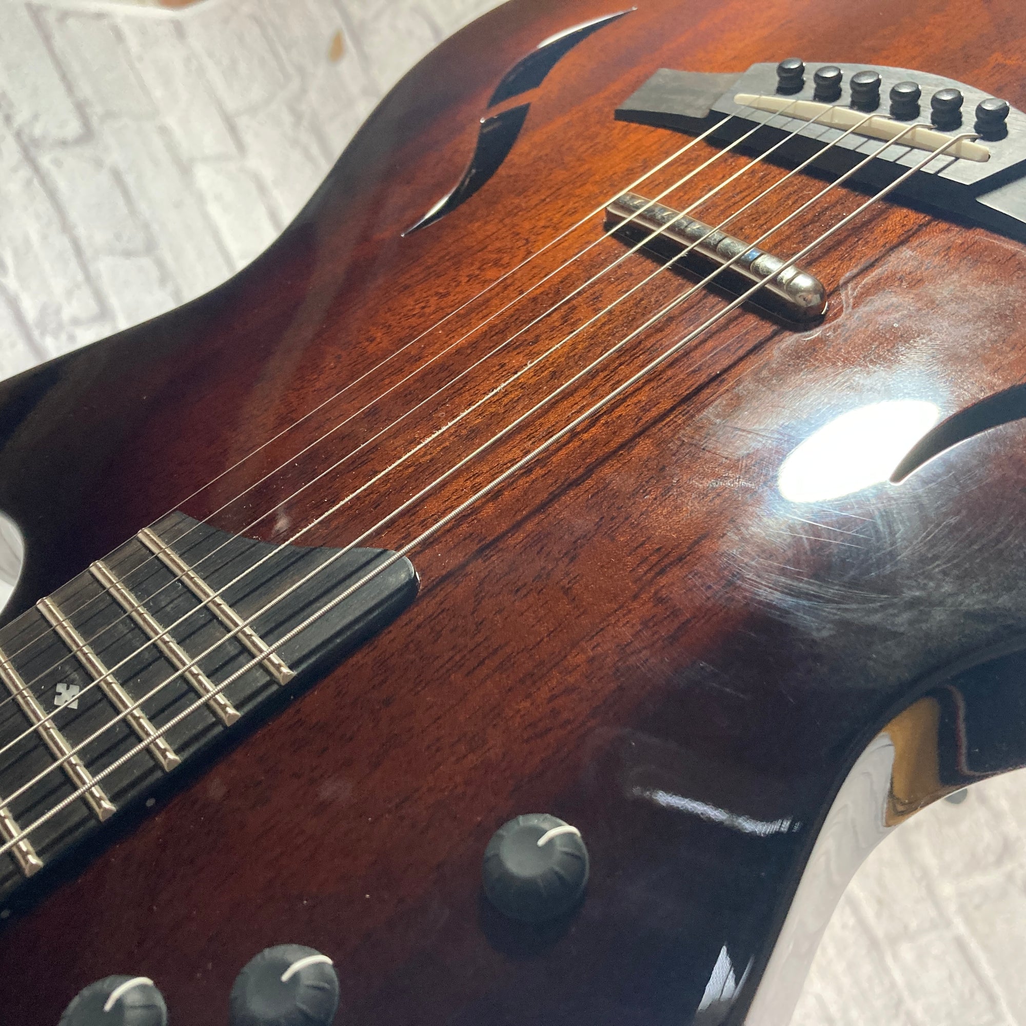 Taylor T5Z Classic DLX Electric Hybrid B-Stock