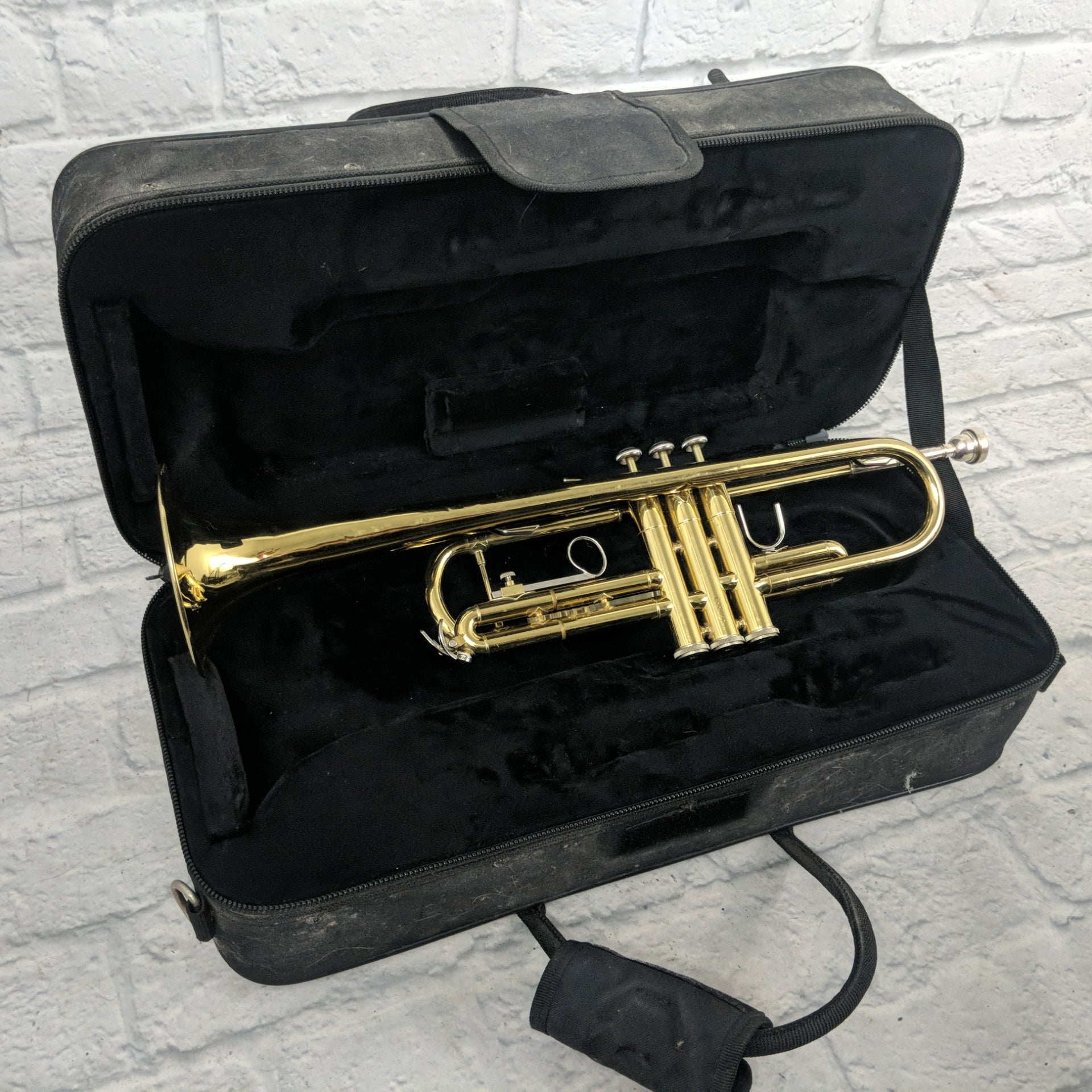 Bach TR300 Student Trumpet With Case Evolution Music