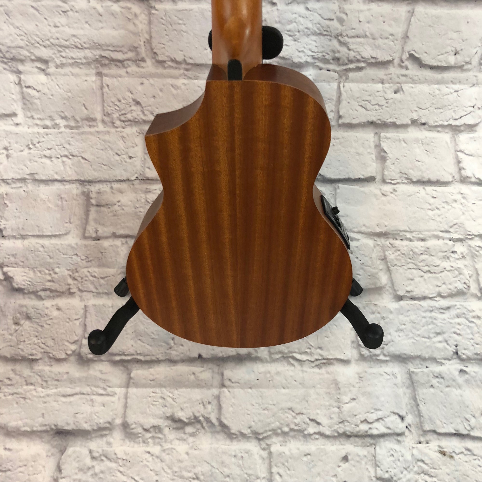 ** Ibanez UEWT5E Tenor Acoustic-Electric Ukulele Natural