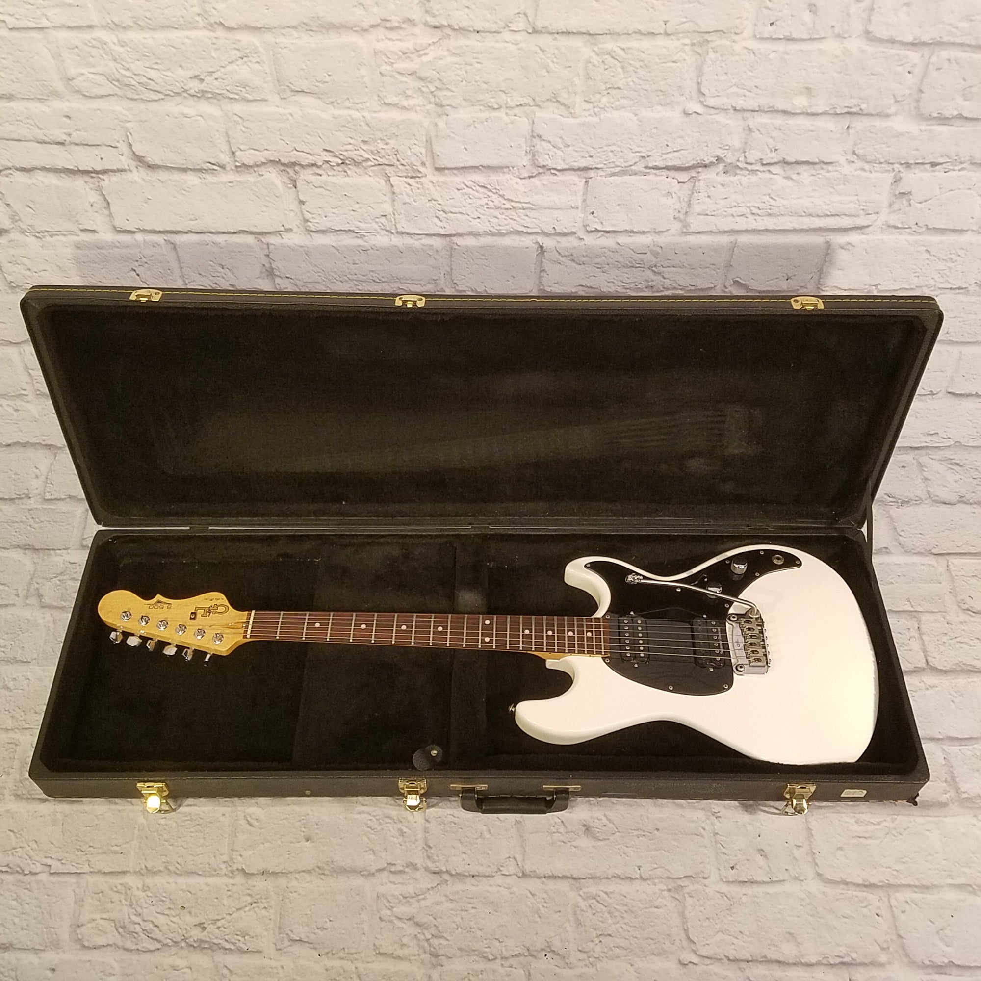 G&L S-500 USA with Seymour Duncans Electric Guitar White with Hardshell Case
