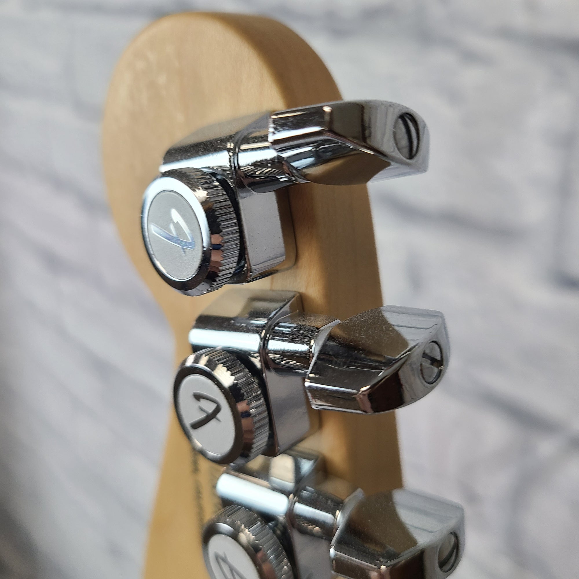 Fender American Elite Strat EB SA Ebony Fretboard - Satin Ice Blue