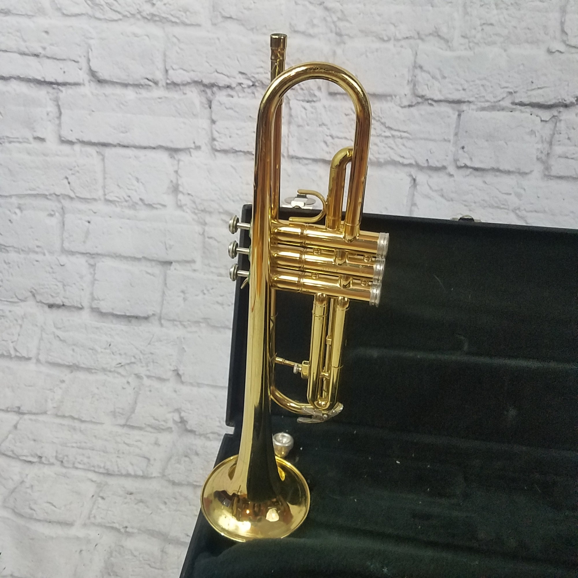 Holton T602P Student Trumpet w/ hard case - Evolution Music