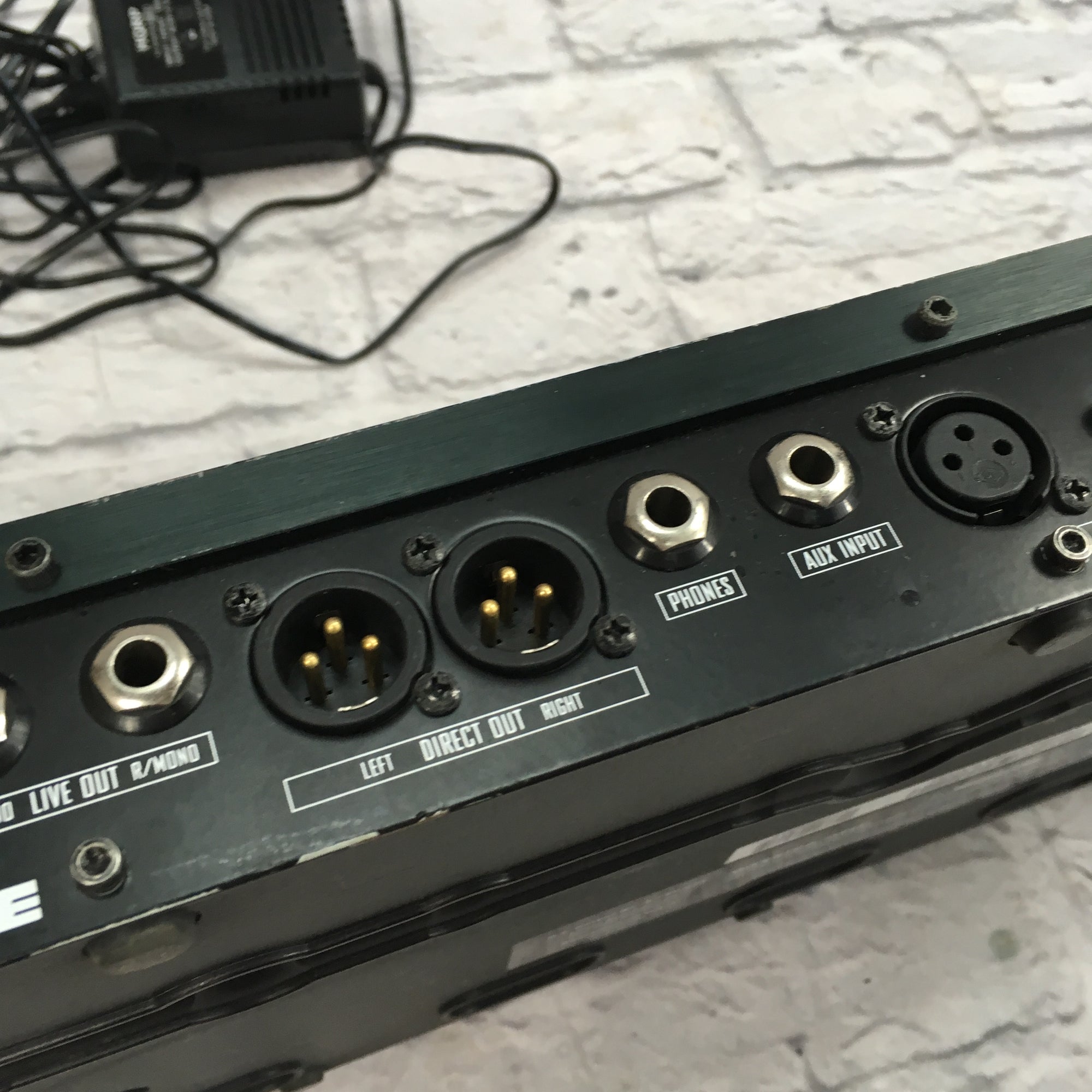 Line 6 Pod X3 Live Multi-Effects Pedal with Power Supply