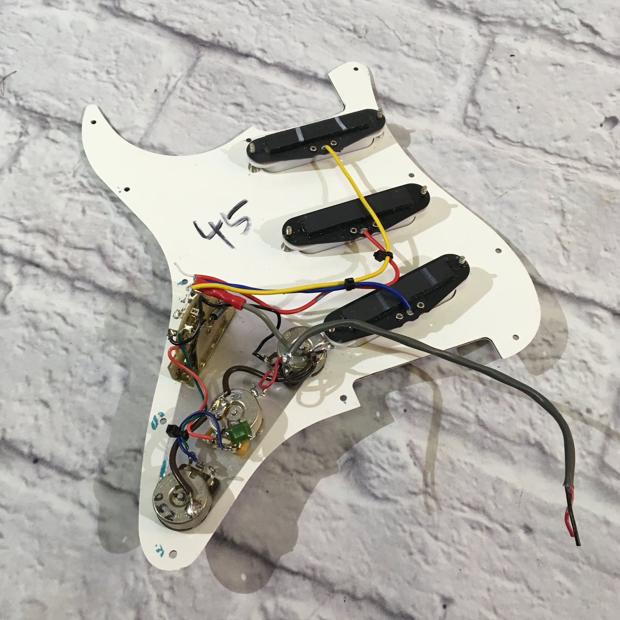 Unknown Loaded Stratocaster Pickguard White 3 Single Coil