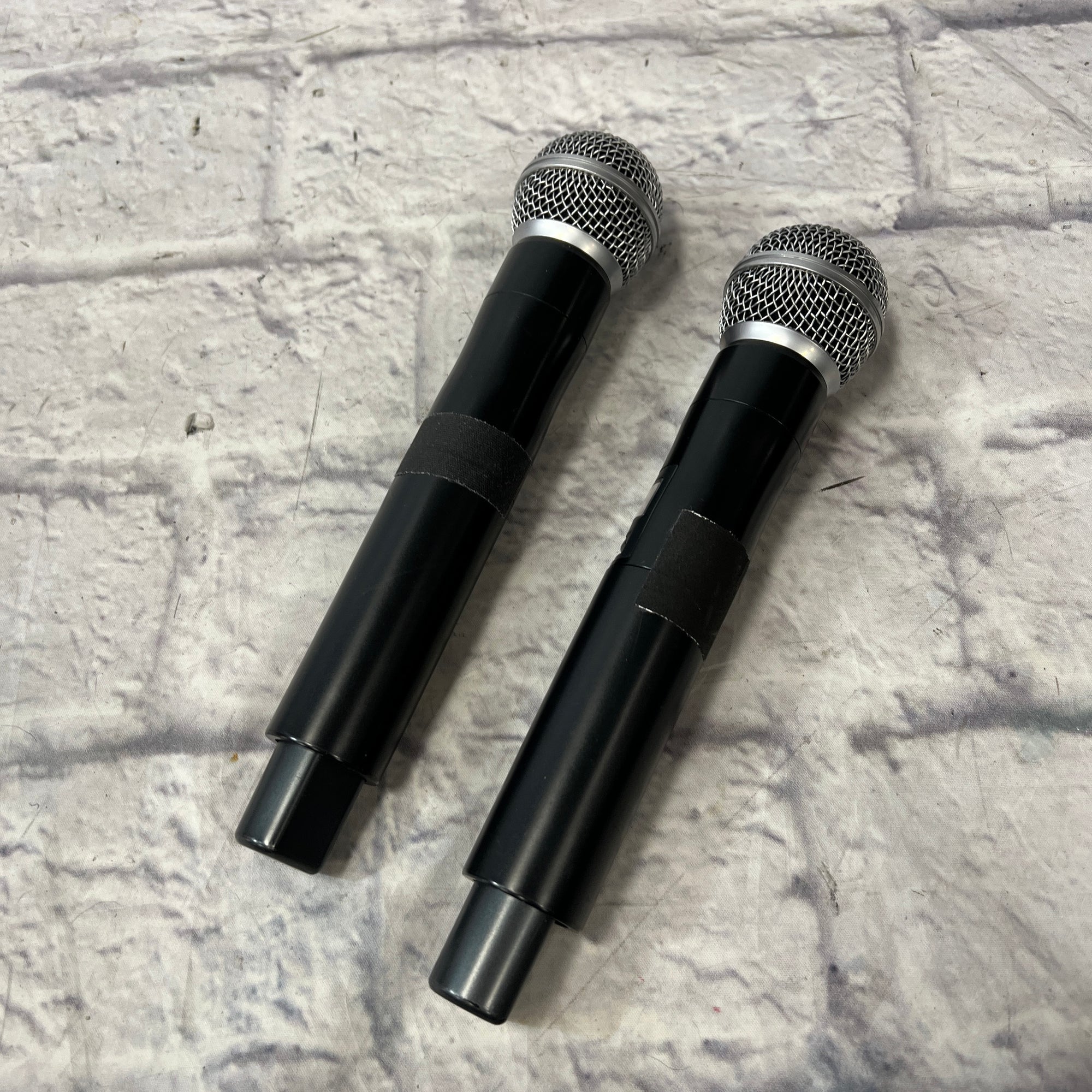 Innopow WM200 Dual UHF Wireless Handheld Microphone Outfit