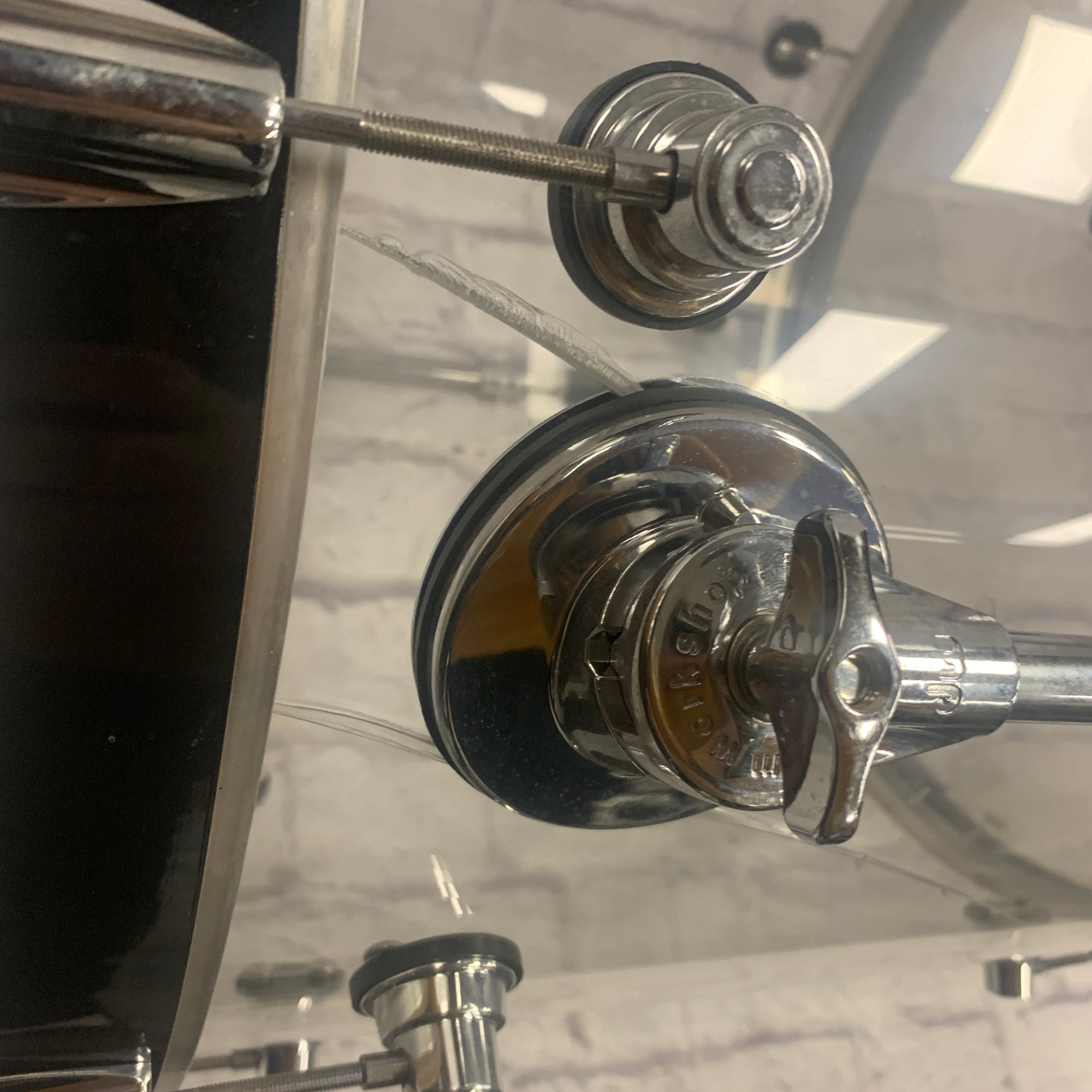 DW 22 Design Series Clear Acrylic Kick Drum CRACKED