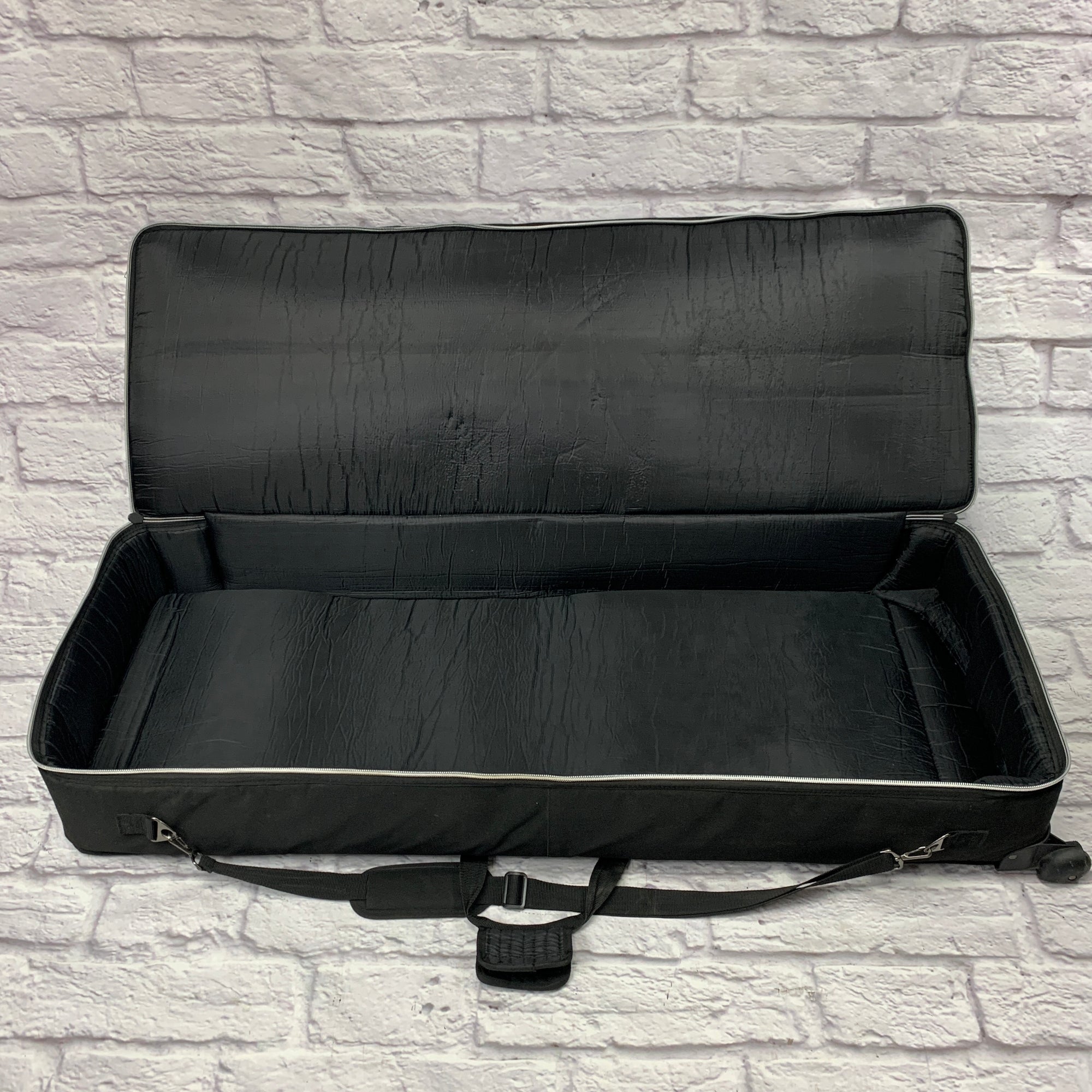 Road Runner 88-Key Rolling Keyboard Bag