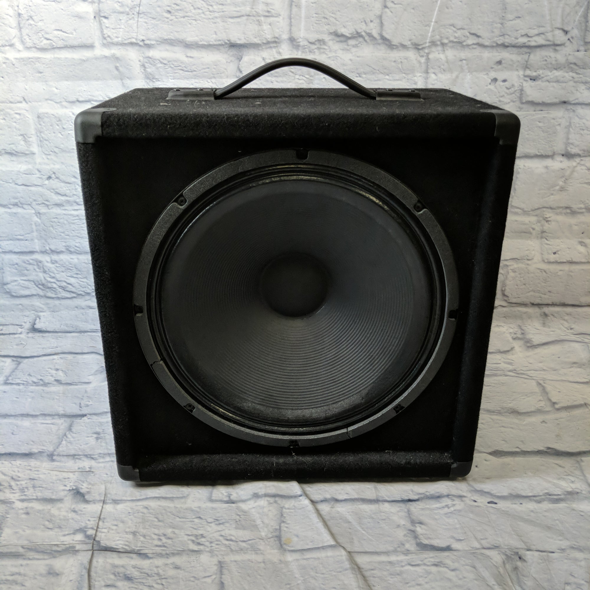 Roland 15" guitar cab loaded with an Eminence 1518