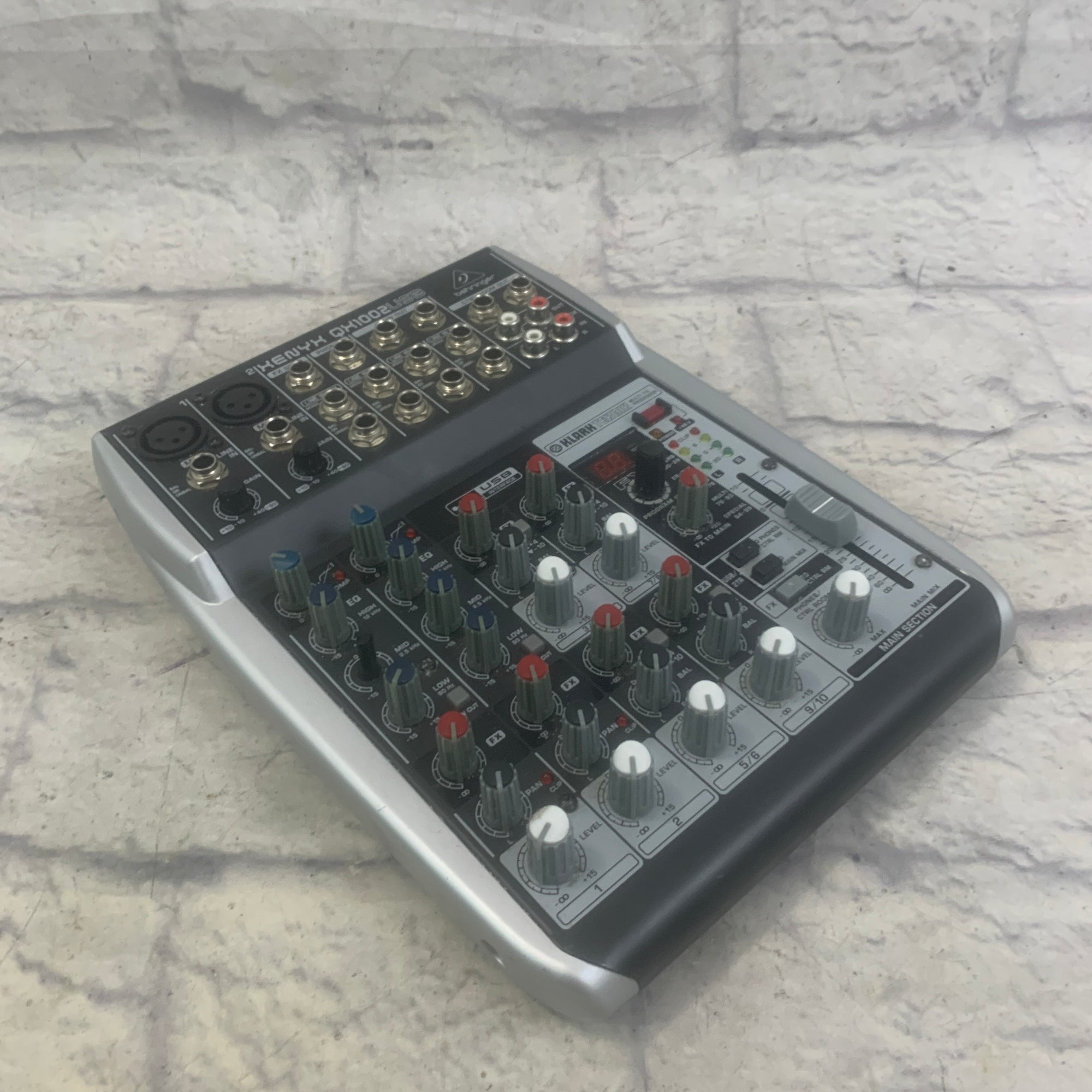 Behringer Xenyx qx1002 USB Mixer - Evolution Music
