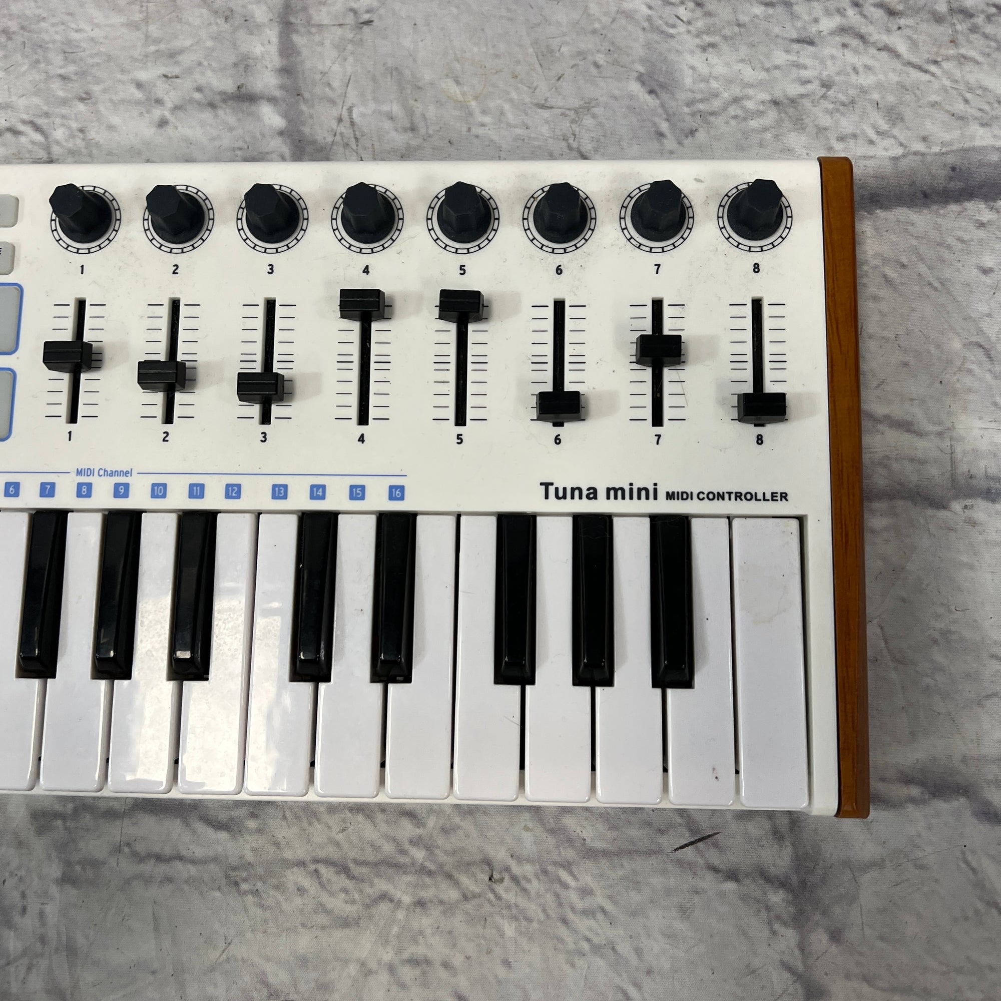 Worlde Tune Mini MIDI Controller - Evolution Music