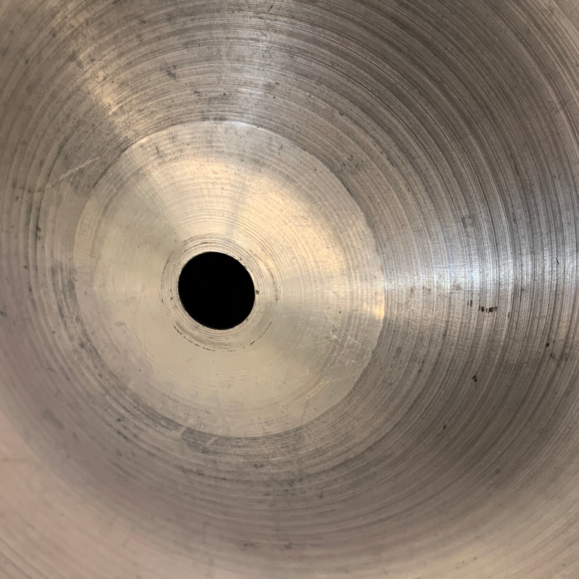 Zildjian 18" Avedis Medium Crash Cymbal - Cracked