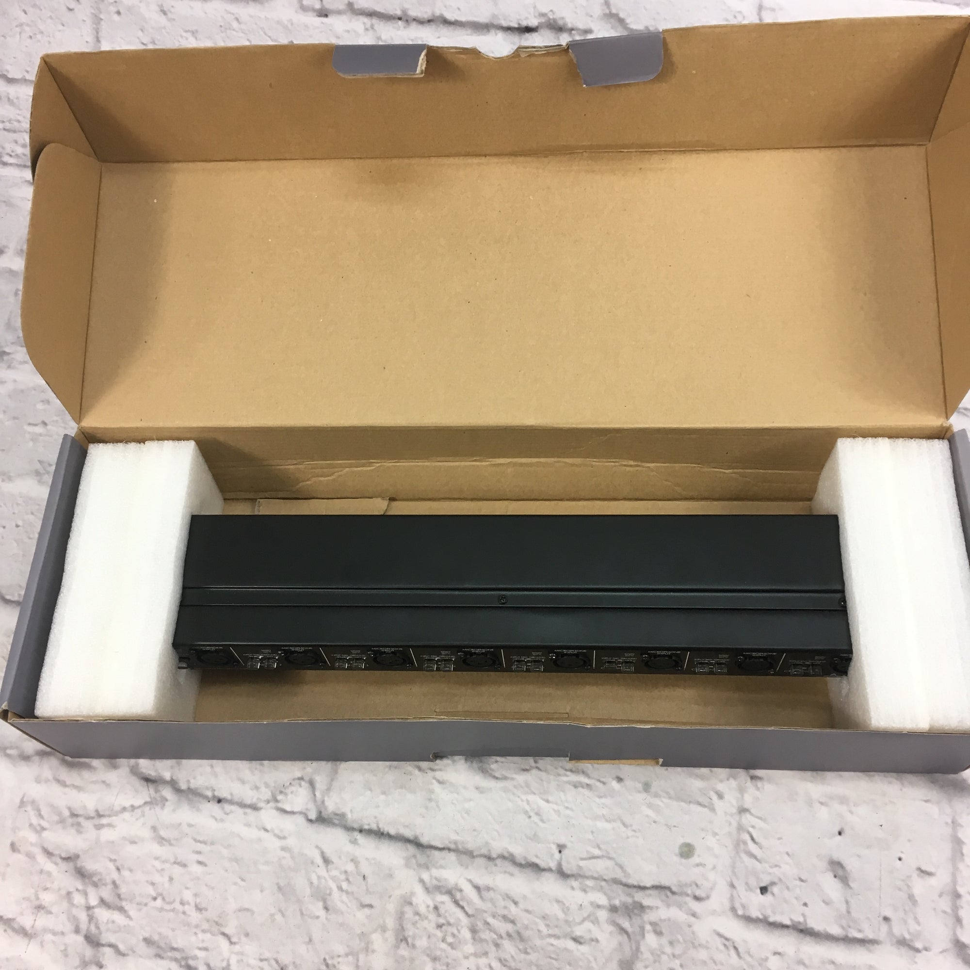 ART S8 8 Channel Balanced Microphone Splitter