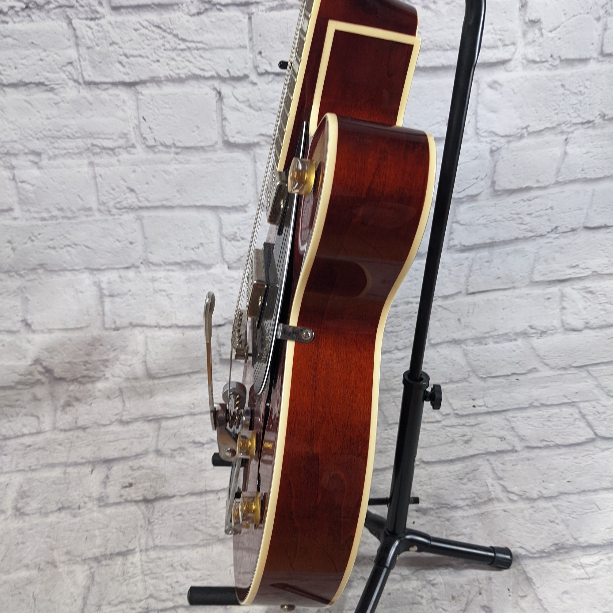 Gretsch G2420T Walnut Streamliner Guitar