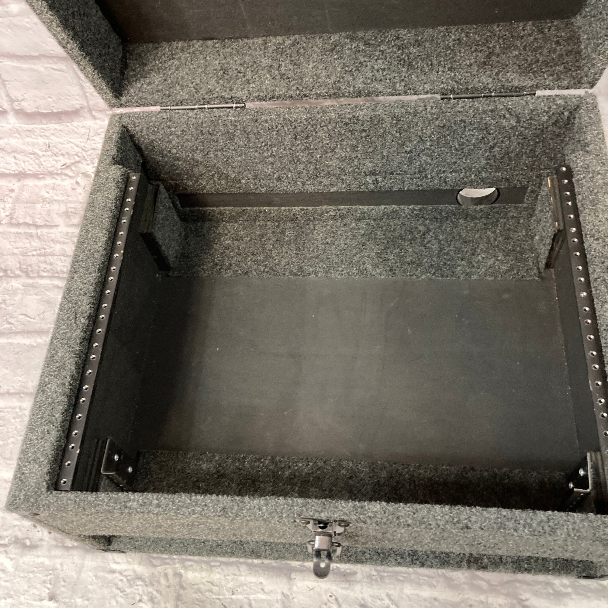 Grundorf Carpeted Mixer 2U x 8U Rack Case