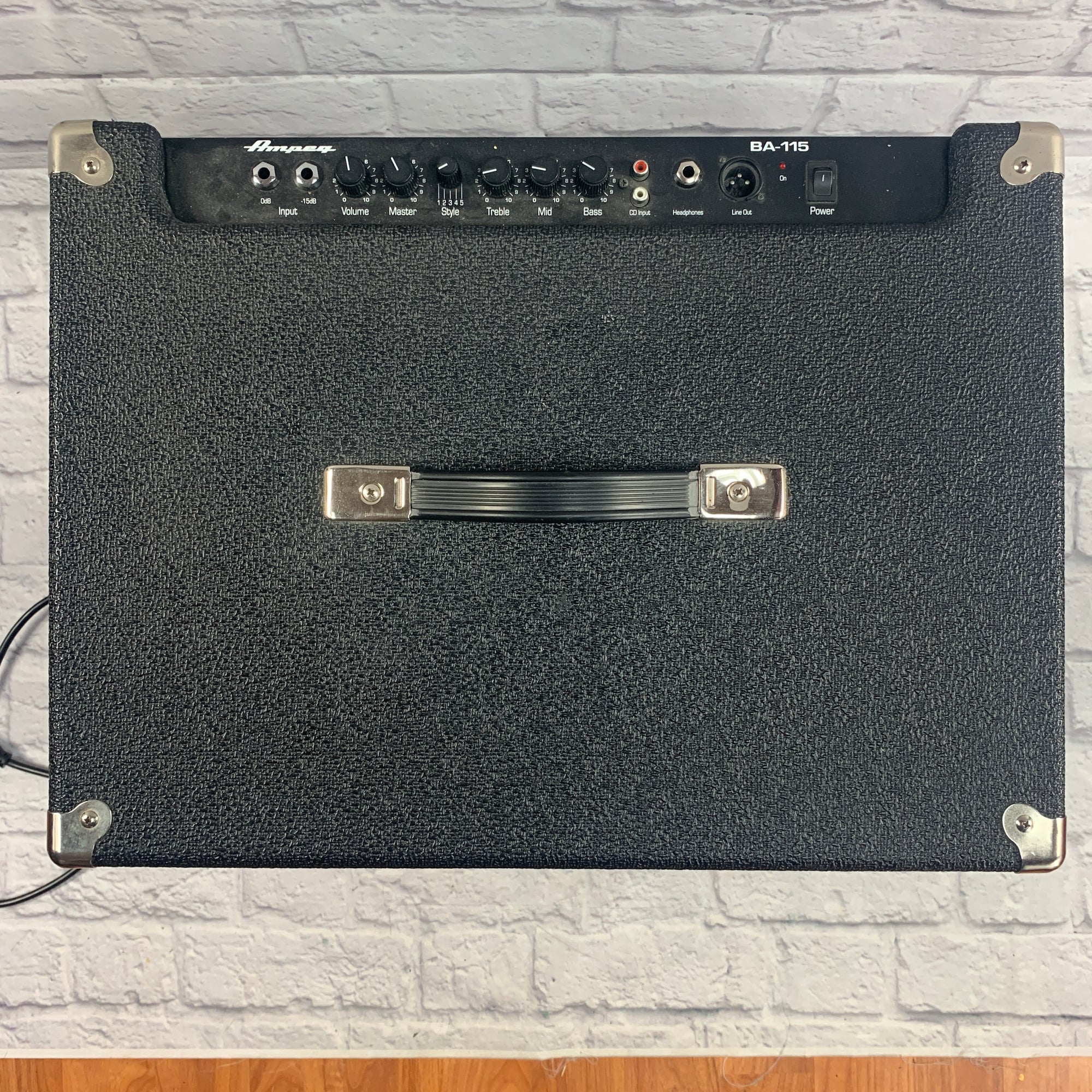 Ampeg BA-115 Bass Combo