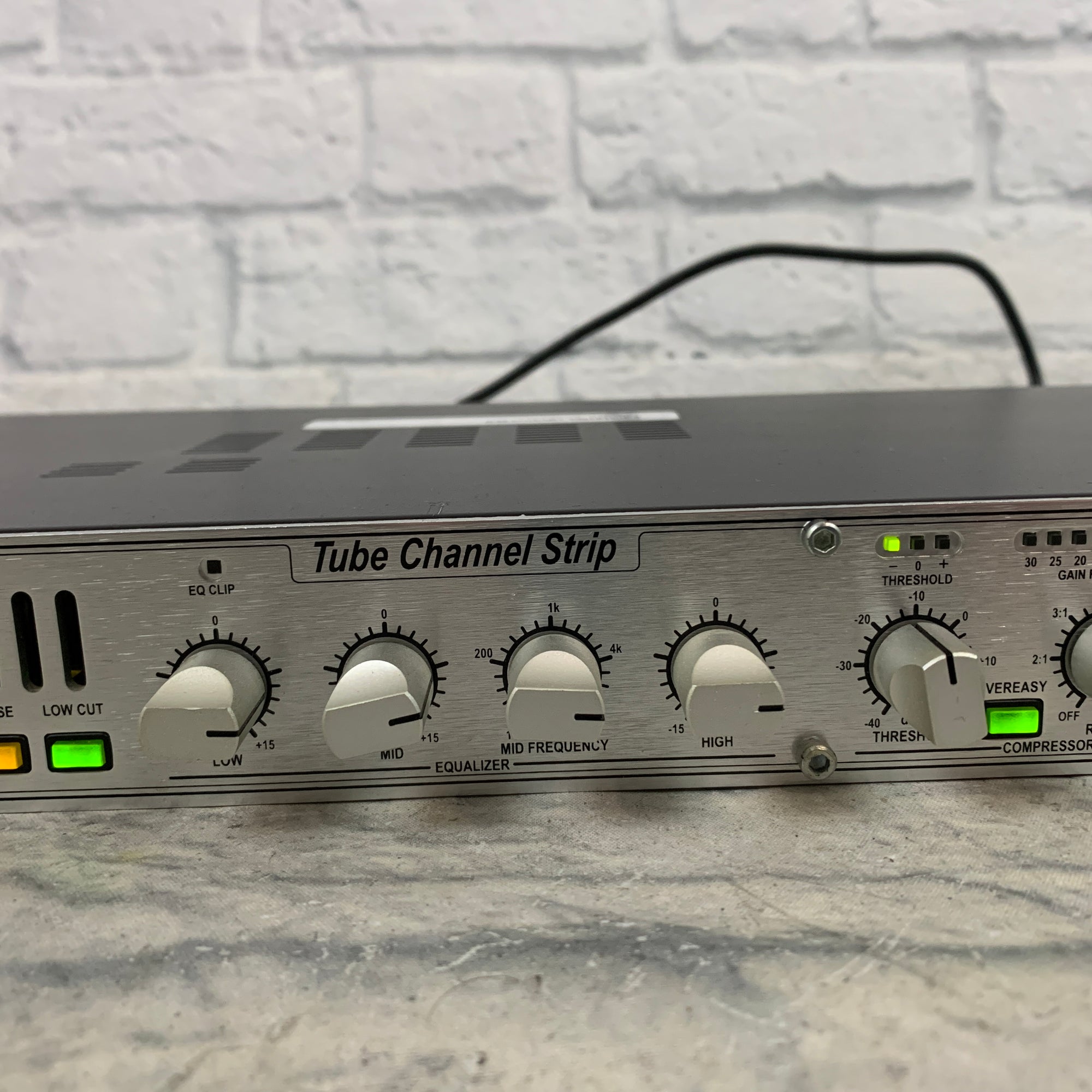 dbx 376 Tube Channel Strip w/ Digital Out - Evolution Music