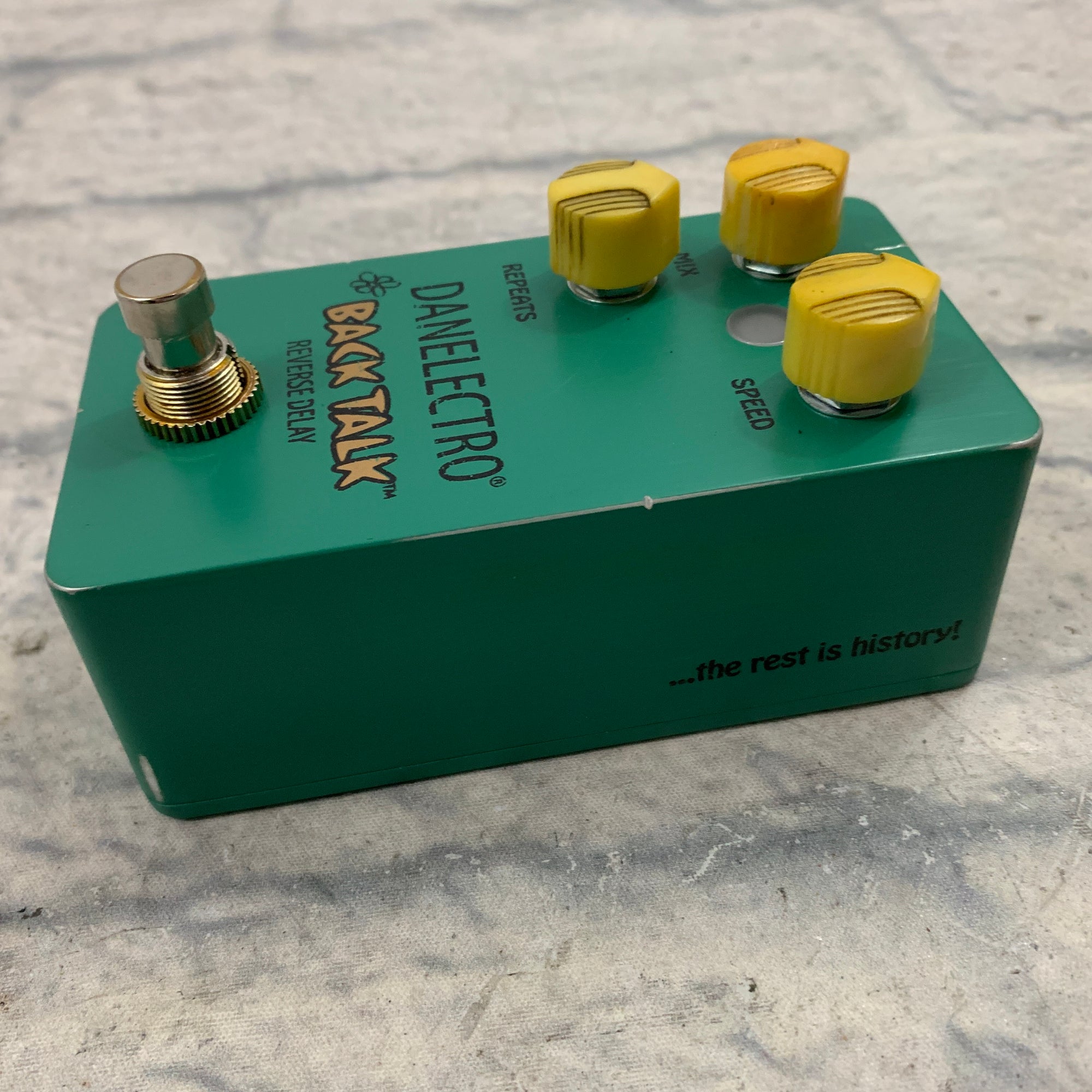 danelectro wasabi forward-reverse delay pedal Danelectro BAC-1 Back Talk Reverse Delay Pedal