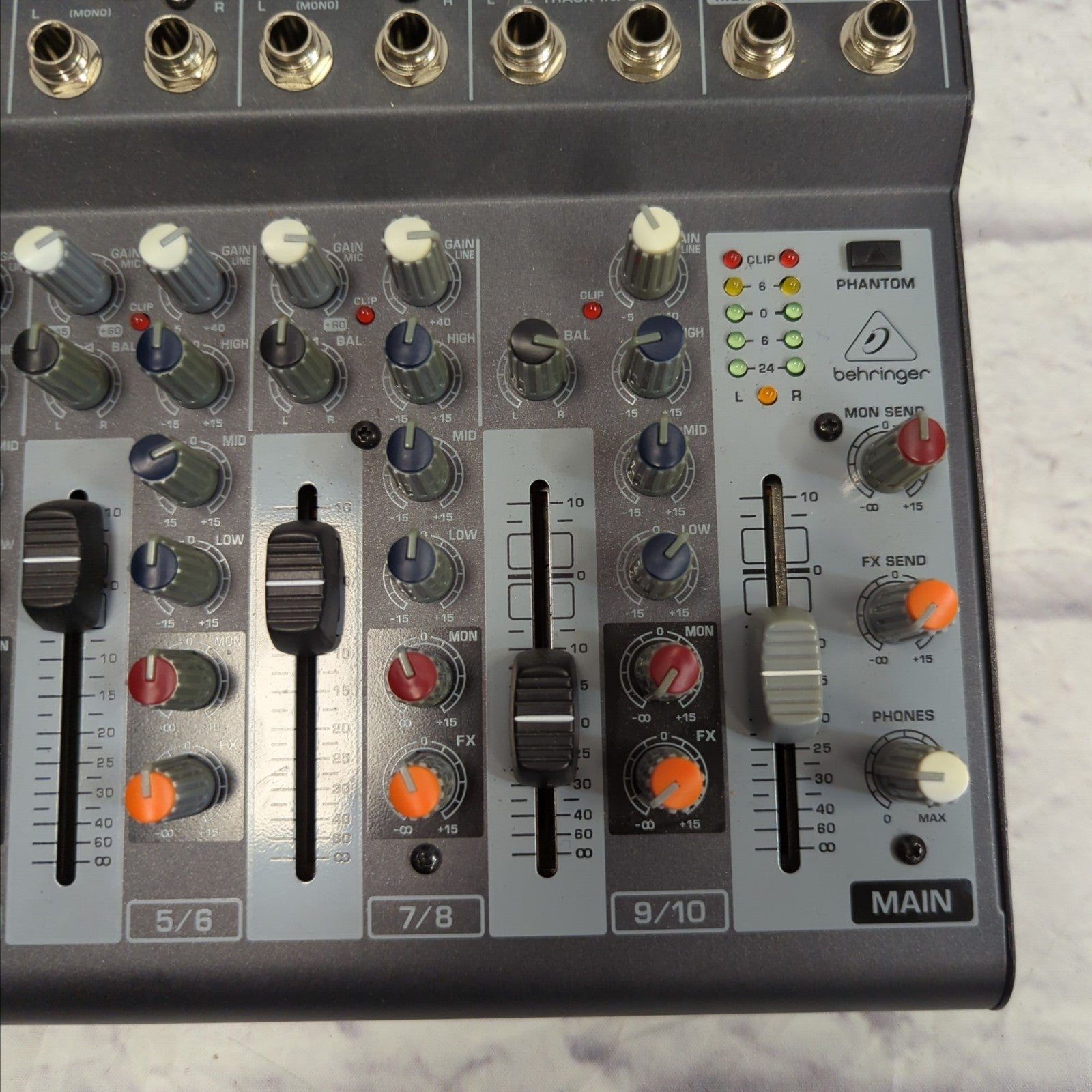 Behringer Xenyx 1002B 10-Channel Battery Powered Mixer