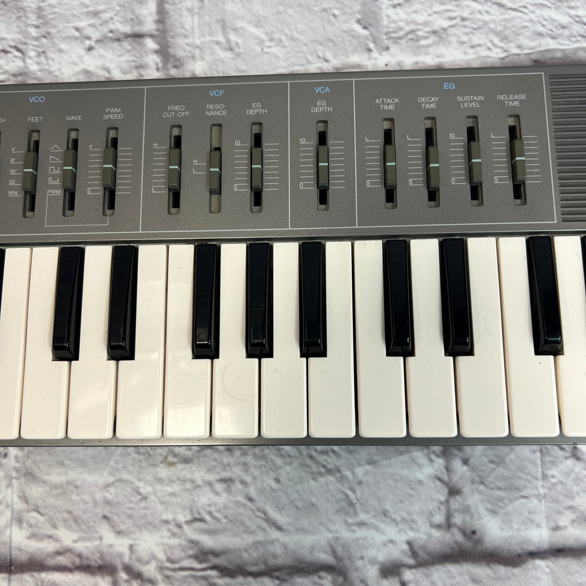 Yamaha CS-01 Monophonic Analog Synthesizer Silver - Evolution Music