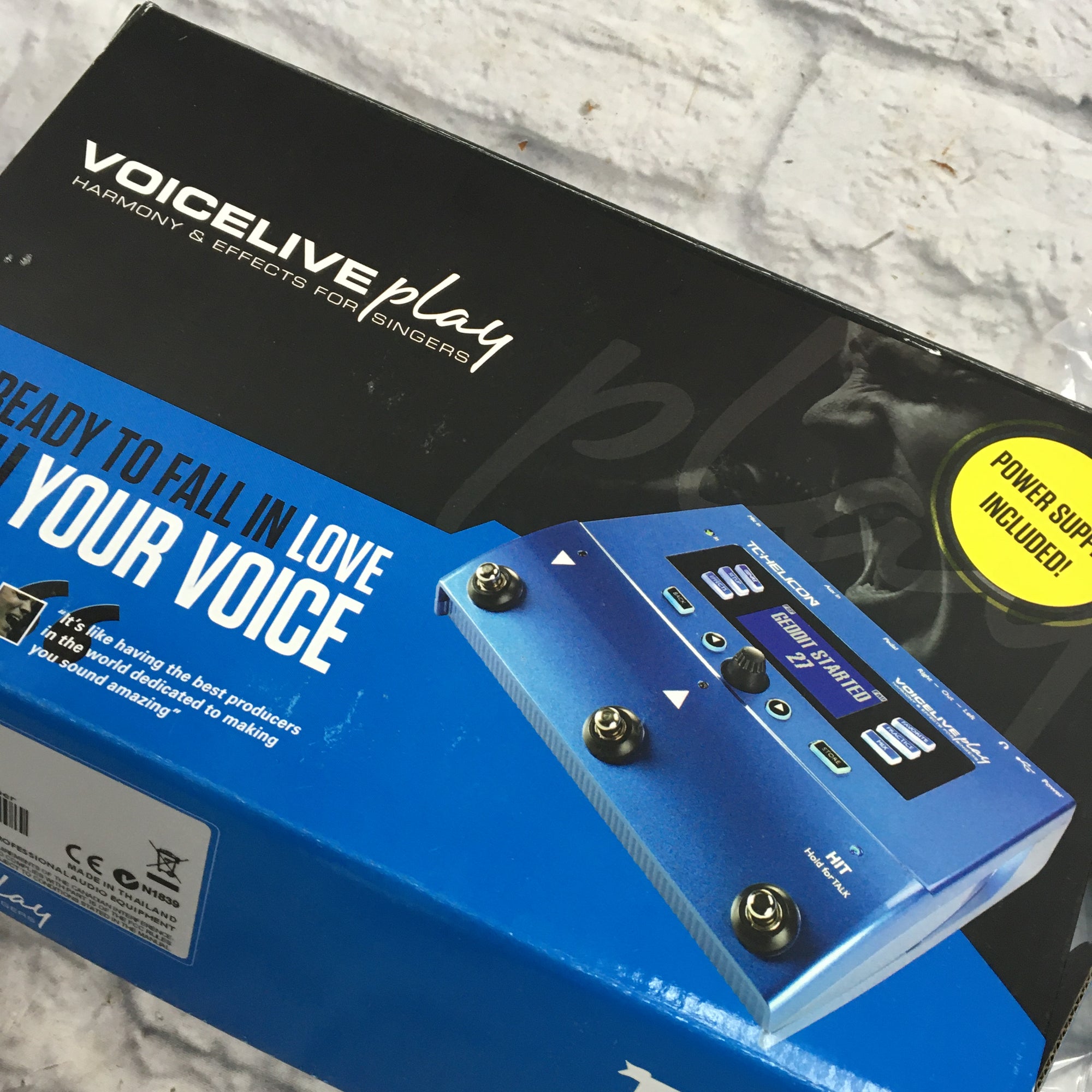 TC-Helicon VOICELIVE PLAY Vocal Harmony And Effects Processor
