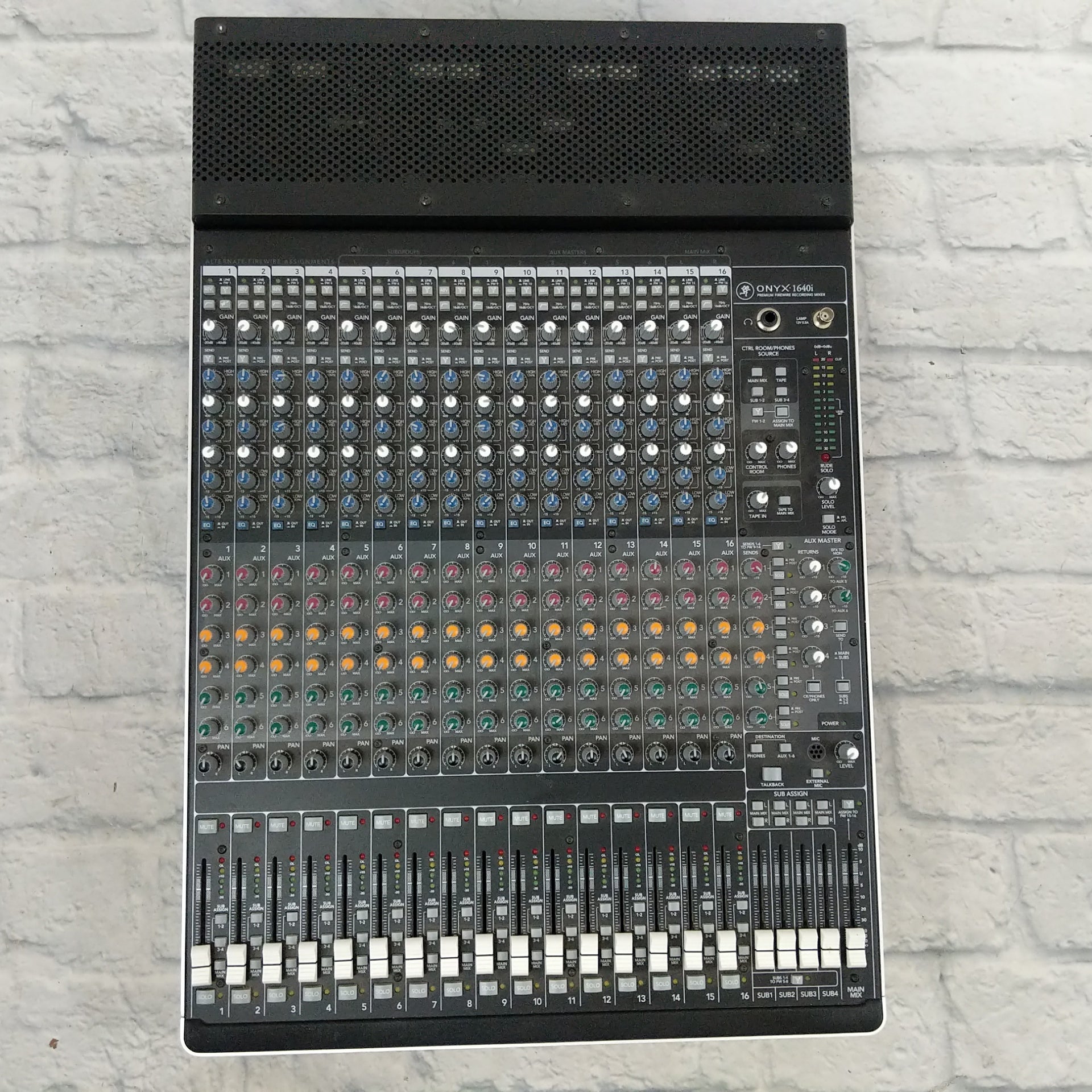 Mackie Onyx 1640i 16-Channel 4-Bus Firewire Analog Mixer Mackie Onyx 1640i 16-Channel 4-Bus Firewire Analog Mixer