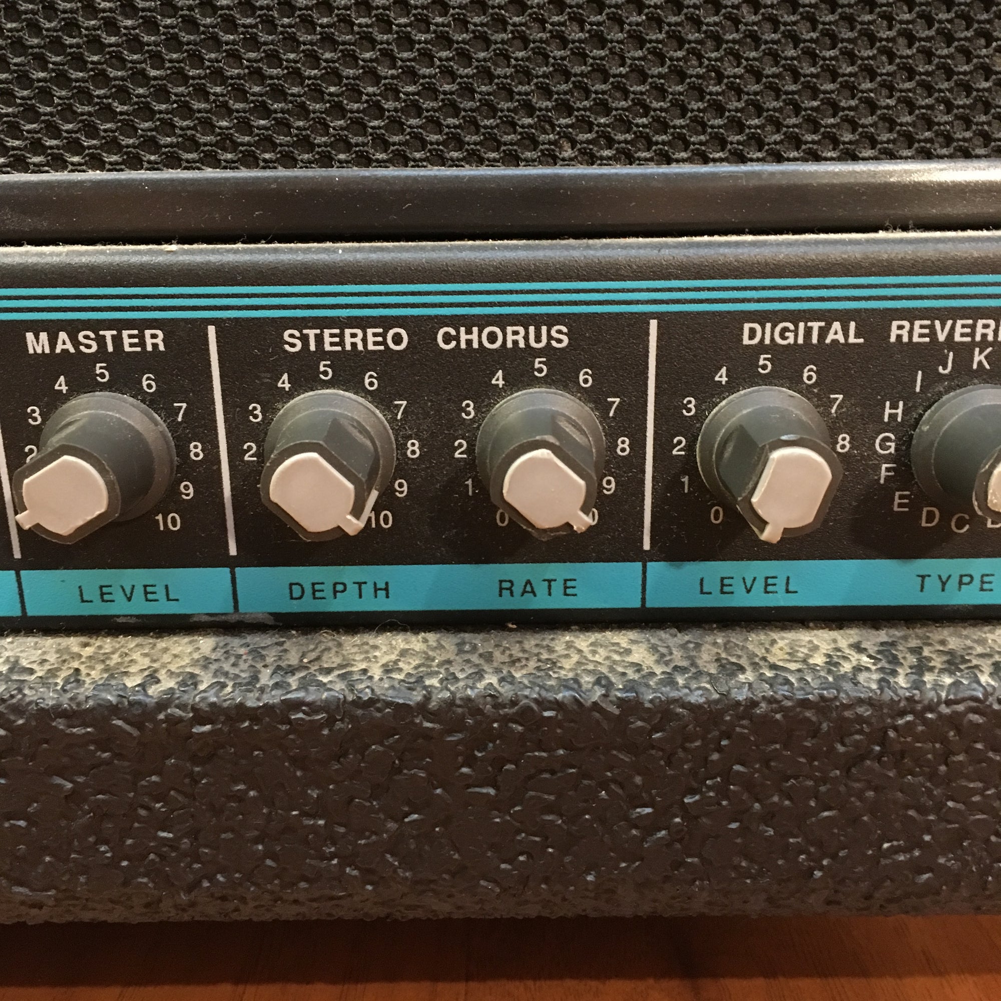 ** Peavey Revolution Black/Teal Amp Head