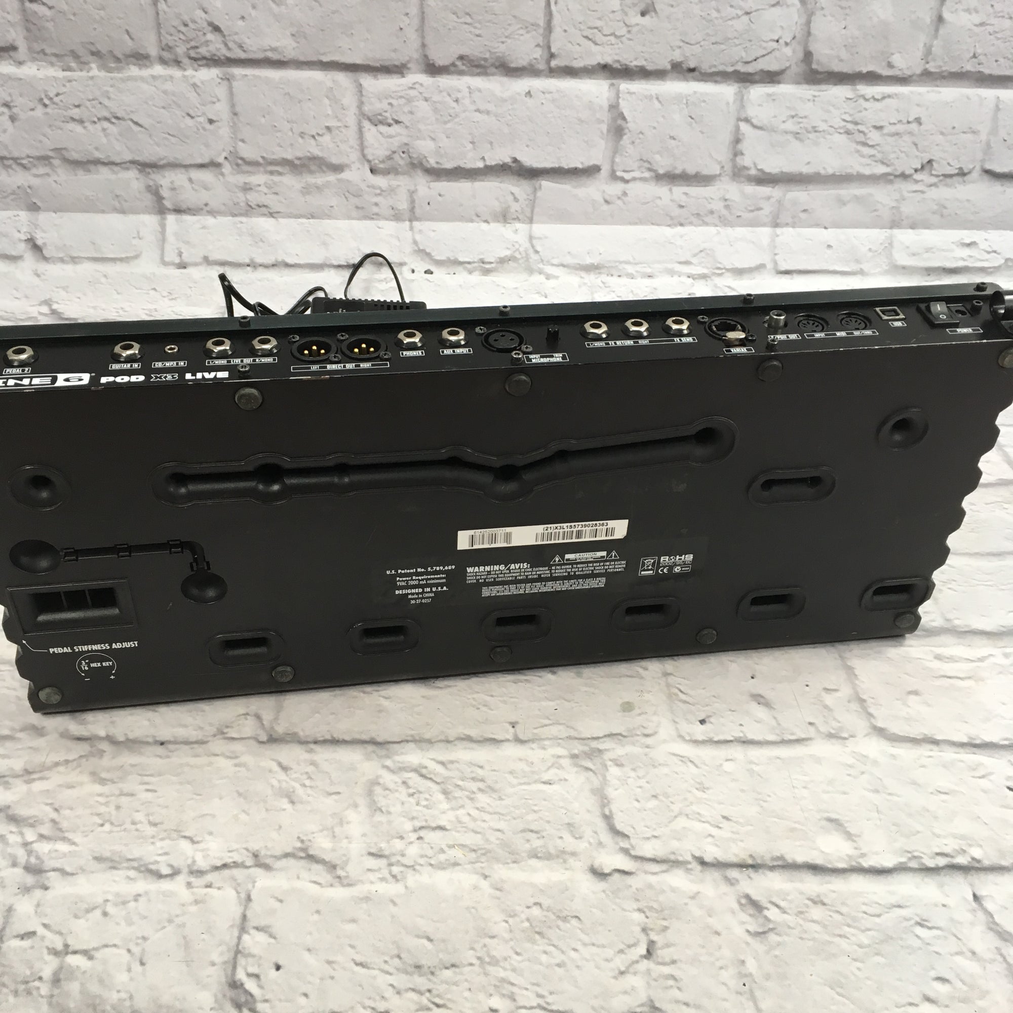 Line 6 Pod X3 Live Multi-Effects Pedal with Power Supply