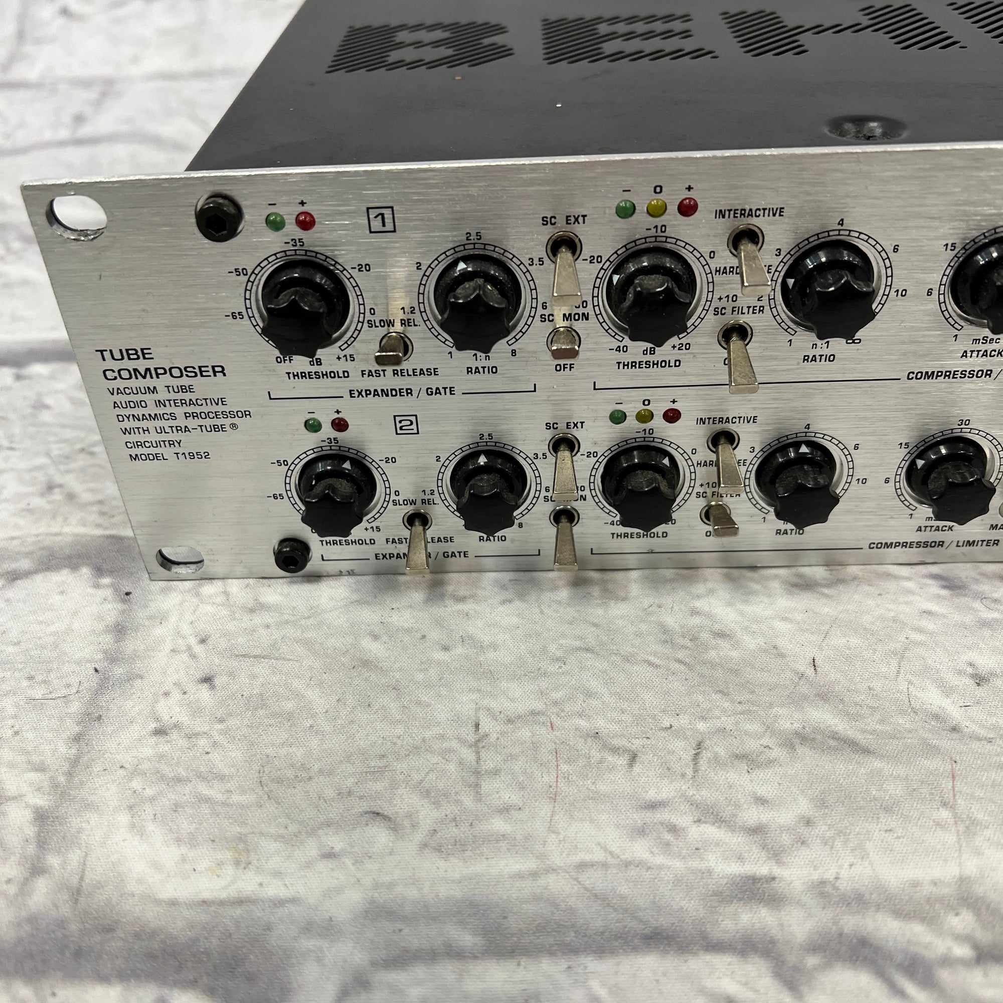 Behringer Rack Compressor Behringer T1952 Rack Tube Compressor - Evolution Music